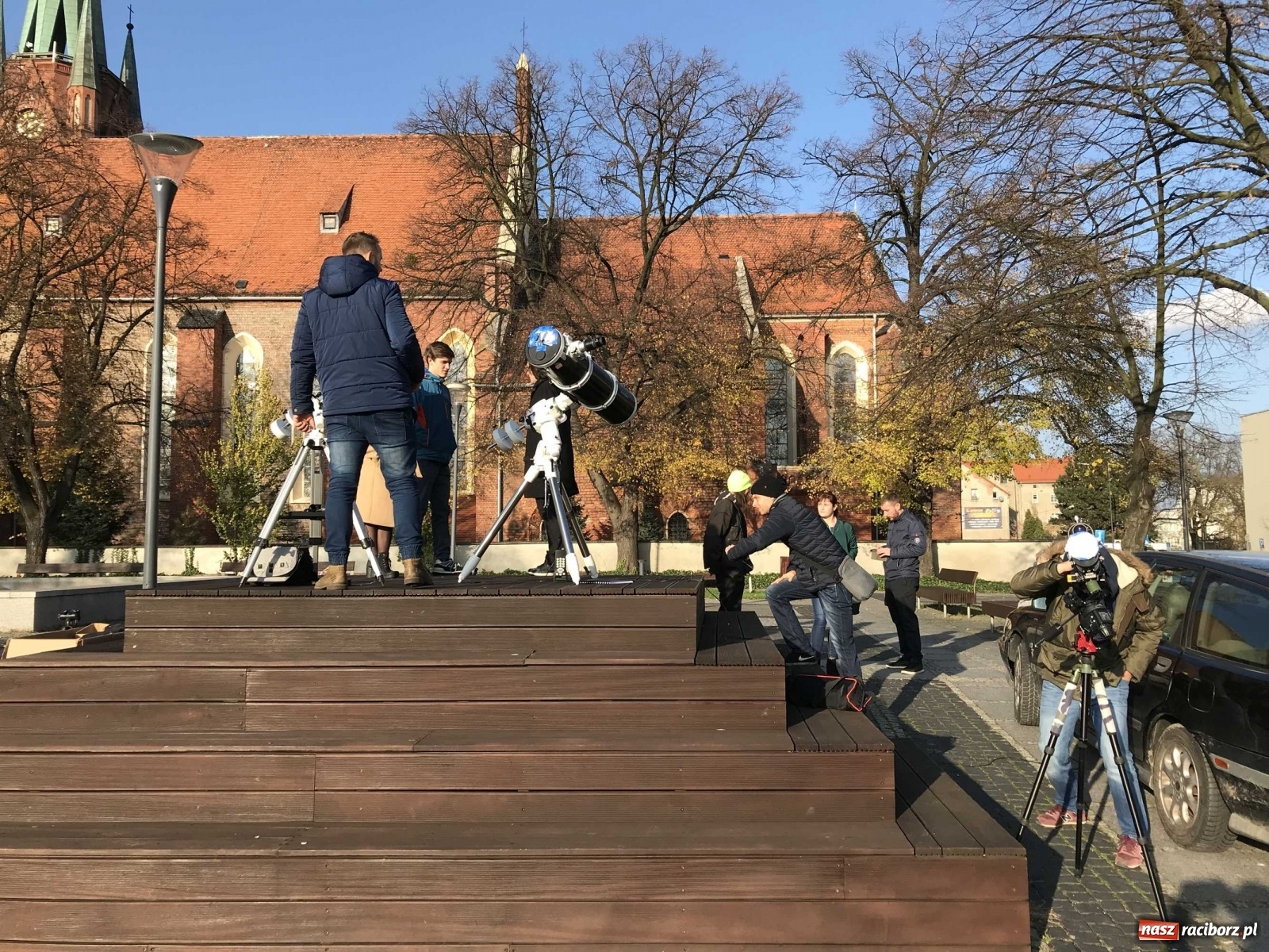 Zdjęcie w galerii na portalu naszraciborz.pl: Merkury jak jeden piksel. Małe obserwatorium przy raciborskiej fontannie wiadomości z regionu