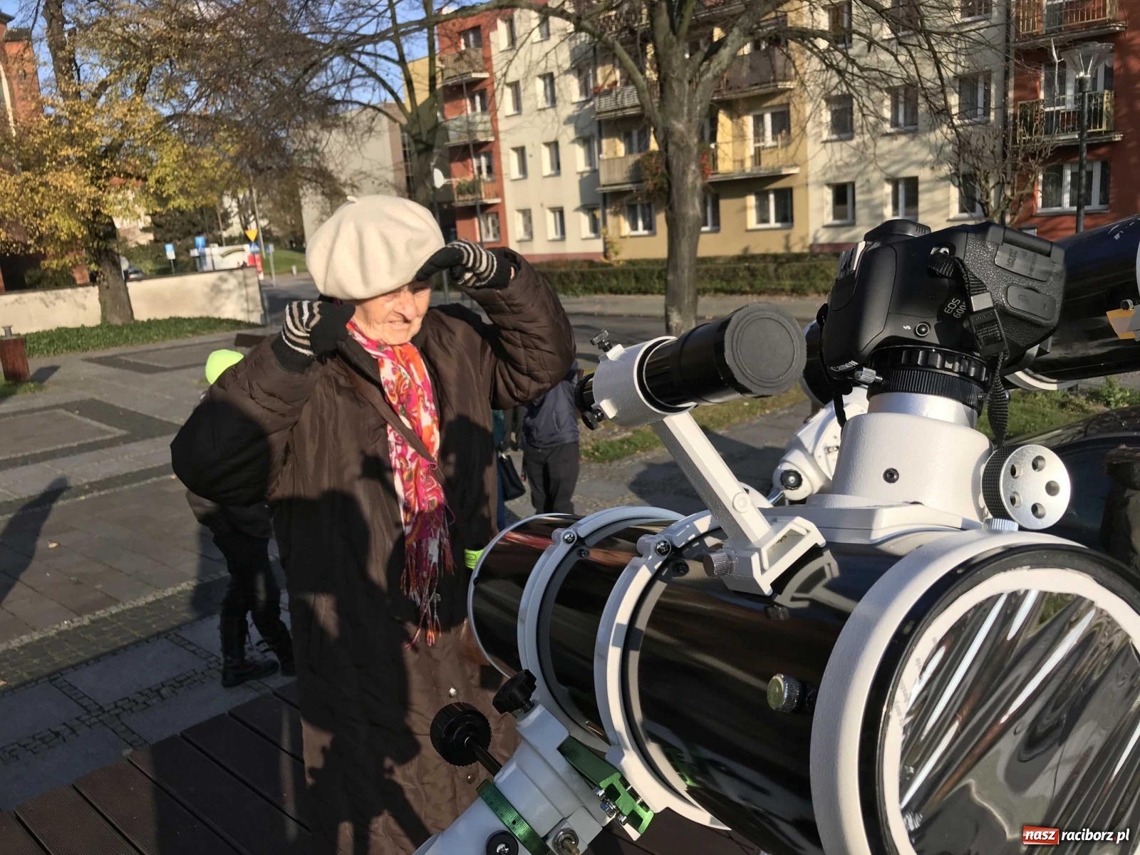 Zdjęcie w galerii na portalu naszraciborz.pl: Merkury jak jeden piksel. Małe obserwatorium przy raciborskiej fontannie wiadomości z regionu