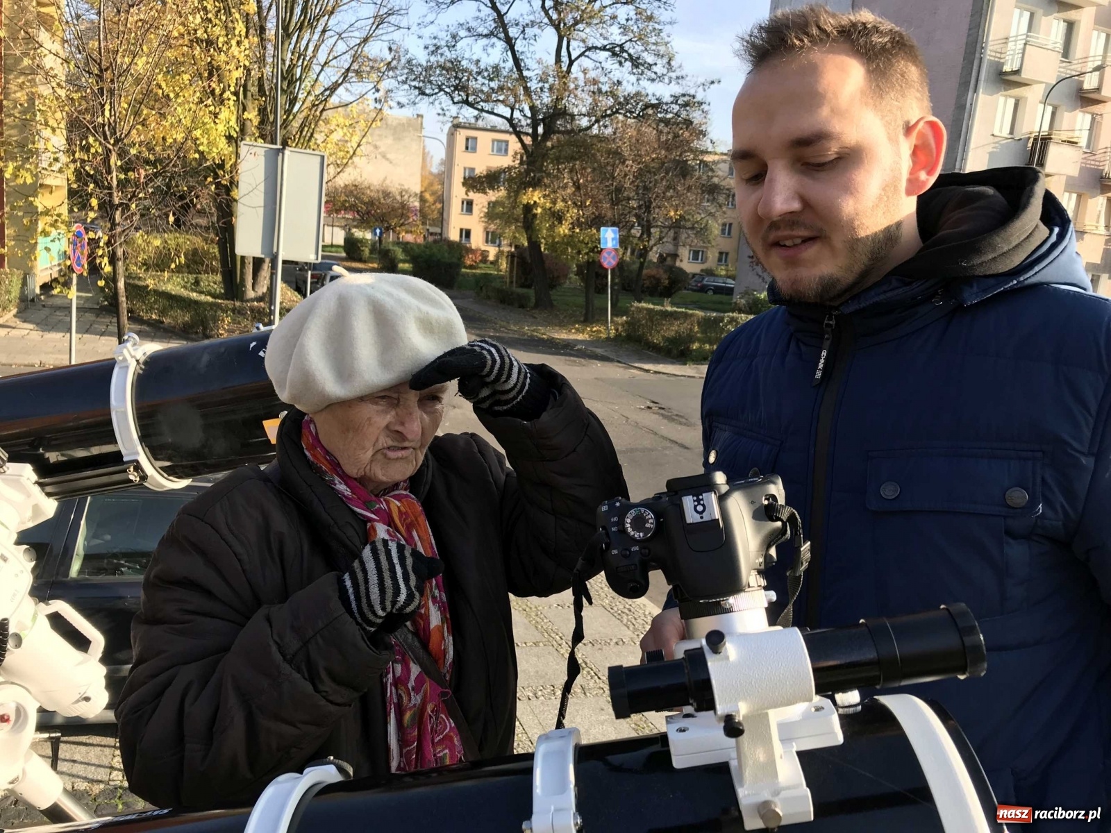 Zdjęcie w galerii na portalu naszraciborz.pl: Merkury jak jeden piksel. Małe obserwatorium przy raciborskiej fontannie wiadomości z regionu