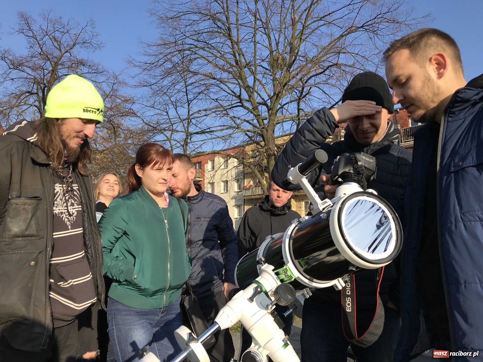 Zdjęcie w galerii na portalu naszraciborz.pl: Merkury jak jeden piksel. Małe obserwatorium przy raciborskiej fontannie wiadomości z regionu