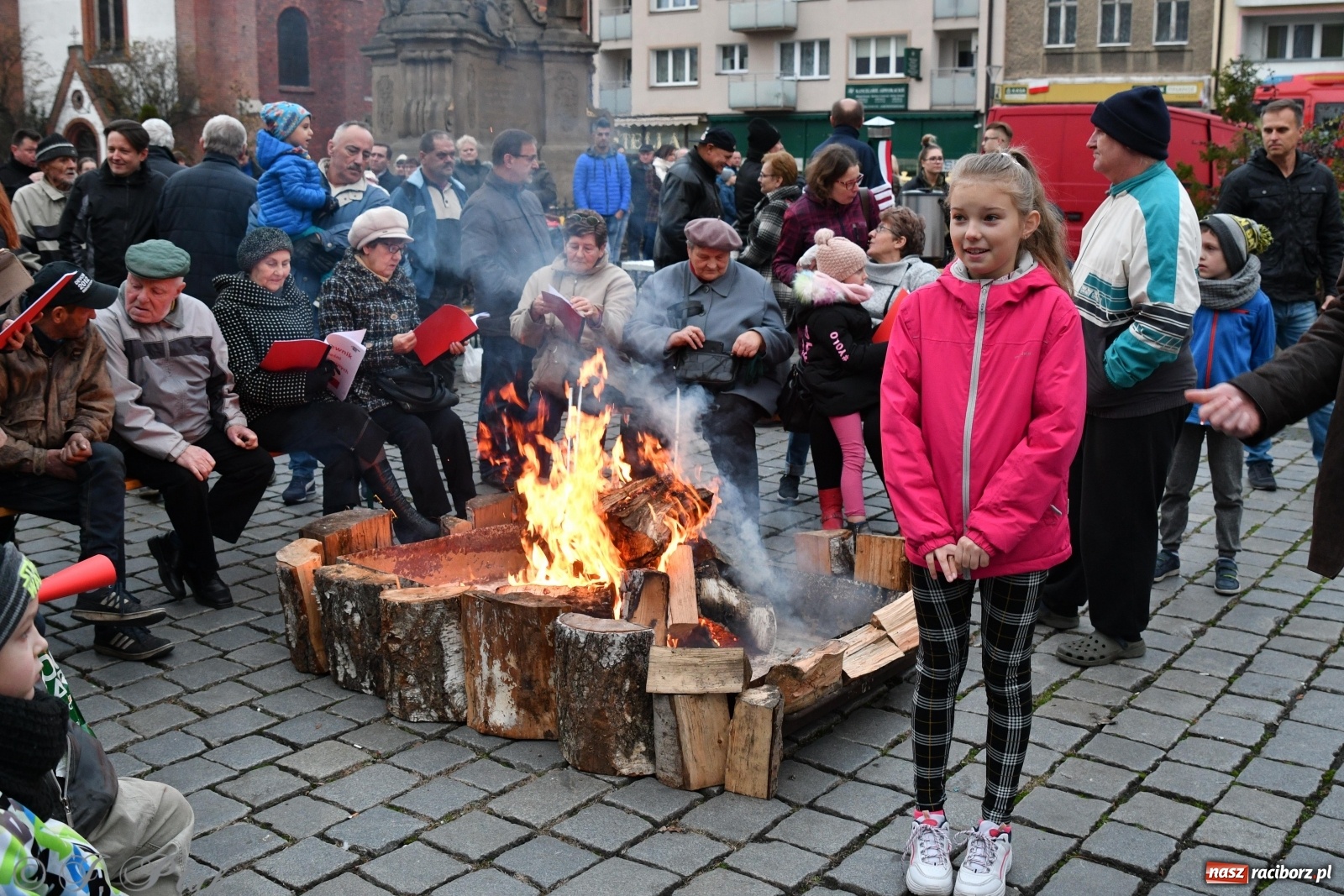 Zdjęcie w galerii na portalu naszraciborz.pl: Racibórz śpiewem świętuje rocznicę odzyskania niepodległości [FOTO i WIDEO] wiadomości z regionu