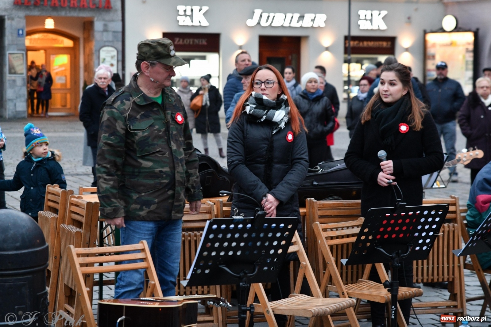Zdjęcie w galerii na portalu naszraciborz.pl: Racibórz śpiewem świętuje rocznicę odzyskania niepodległości [FOTO i WIDEO] wiadomości z regionu