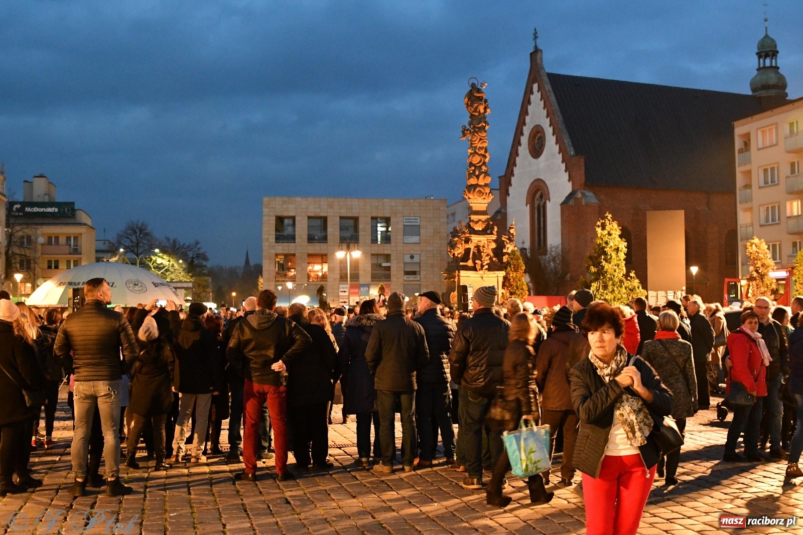 Zdjęcie w galerii na portalu naszraciborz.pl: Racibórz śpiewem świętuje rocznicę odzyskania niepodległości [FOTO i WIDEO] wiadomości z regionu