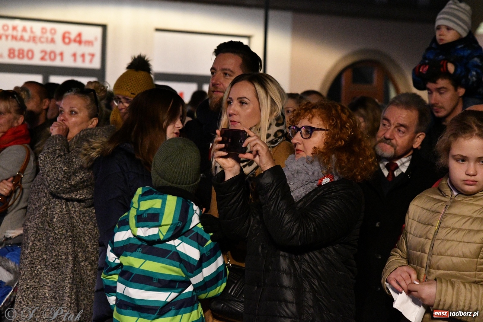 Zdjęcie w galerii na portalu naszraciborz.pl: Racibórz śpiewem świętuje rocznicę odzyskania niepodległości [FOTO i WIDEO] wiadomości z regionu