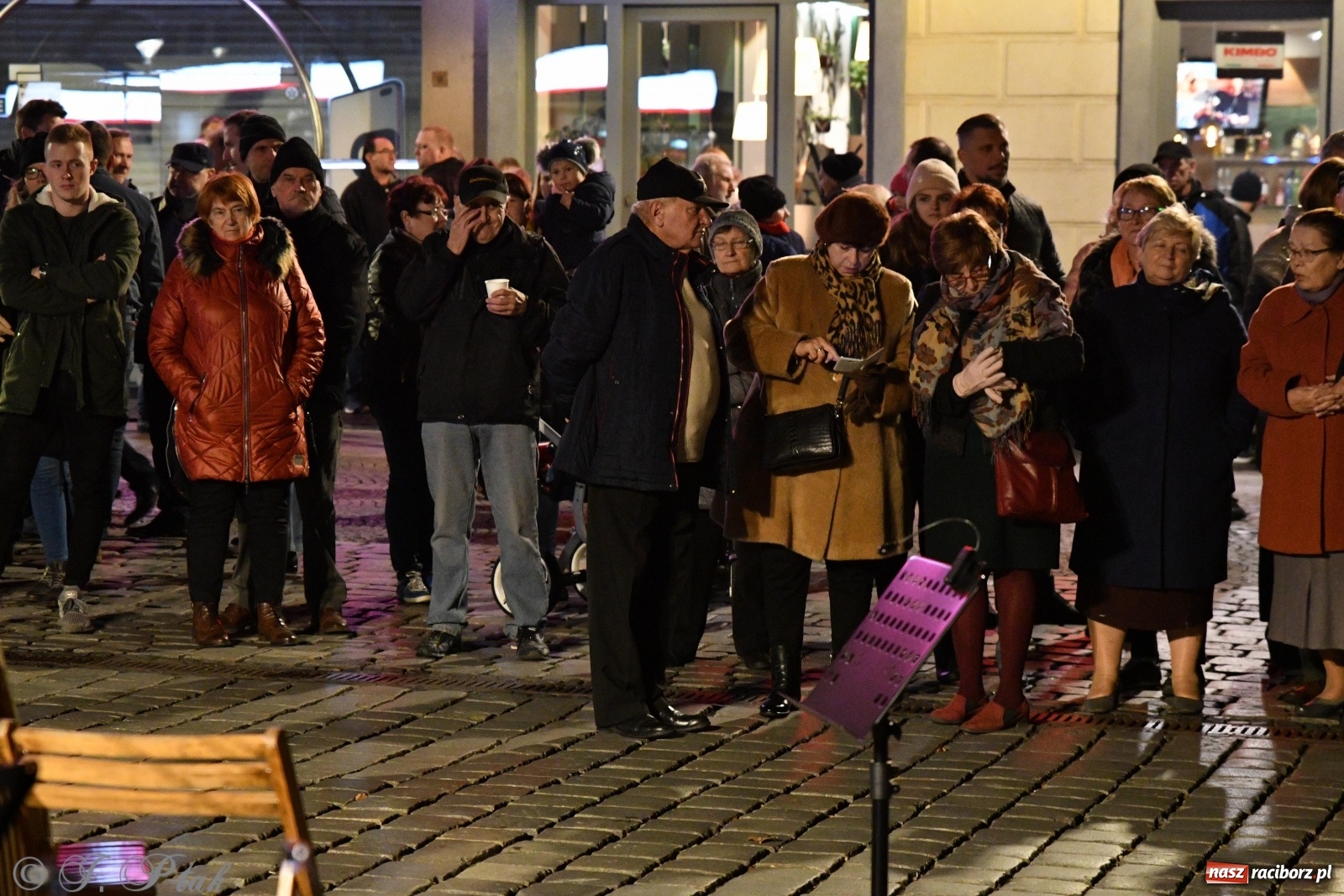 Zdjęcie w galerii na portalu naszraciborz.pl: Racibórz śpiewem świętuje rocznicę odzyskania niepodległości [FOTO i WIDEO] wiadomości z regionu