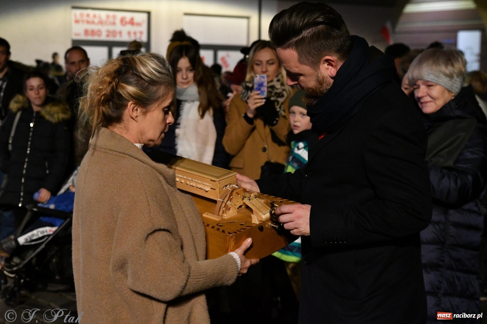 Zdjęcie w galerii na portalu naszraciborz.pl: Racibórz śpiewem świętuje rocznicę odzyskania niepodległości [FOTO i WIDEO] wiadomości z regionu