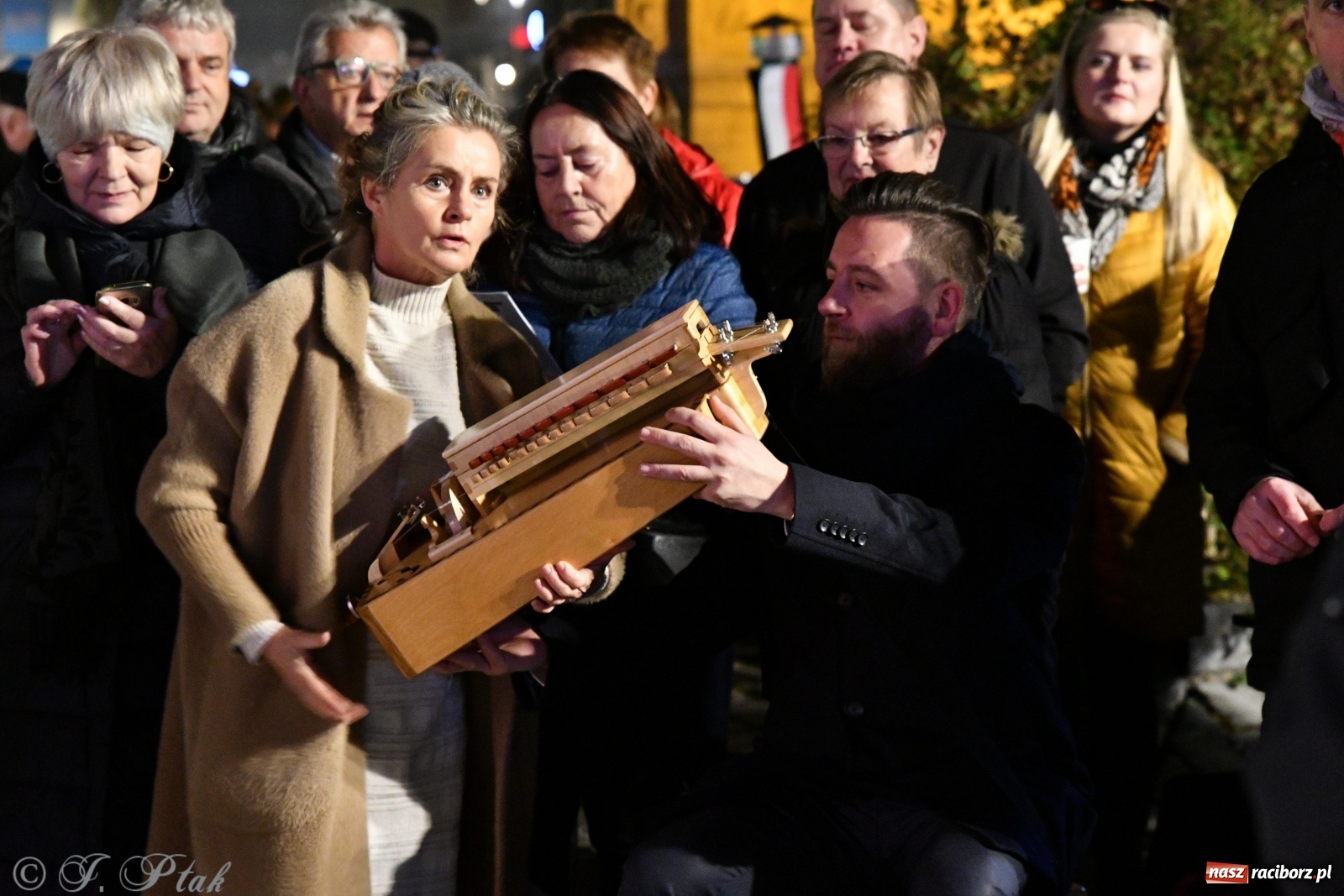 Zdjęcie w galerii na portalu naszraciborz.pl: Racibórz śpiewem świętuje rocznicę odzyskania niepodległości [FOTO i WIDEO] wiadomości z regionu