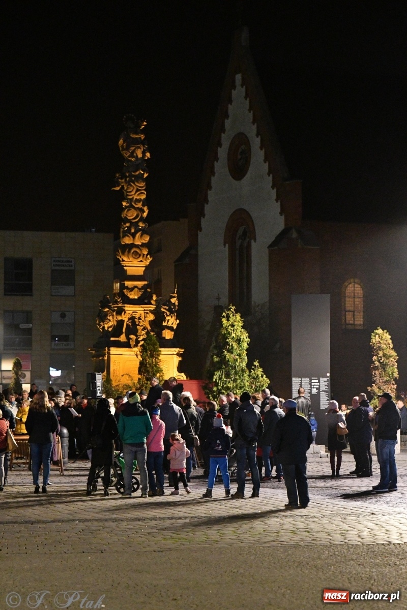 Zdjęcie w galerii na portalu naszraciborz.pl: Racibórz śpiewem świętuje rocznicę odzyskania niepodległości [FOTO i WIDEO] wiadomości z regionu