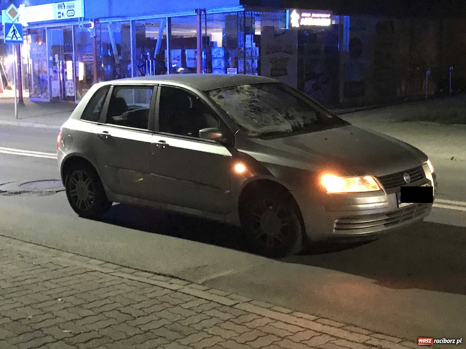 Zdjęcie w galerii na portalu naszraciborz.pl: Wypadek na ulicy Opawskiej [FOTO]  wiadomości z regionu