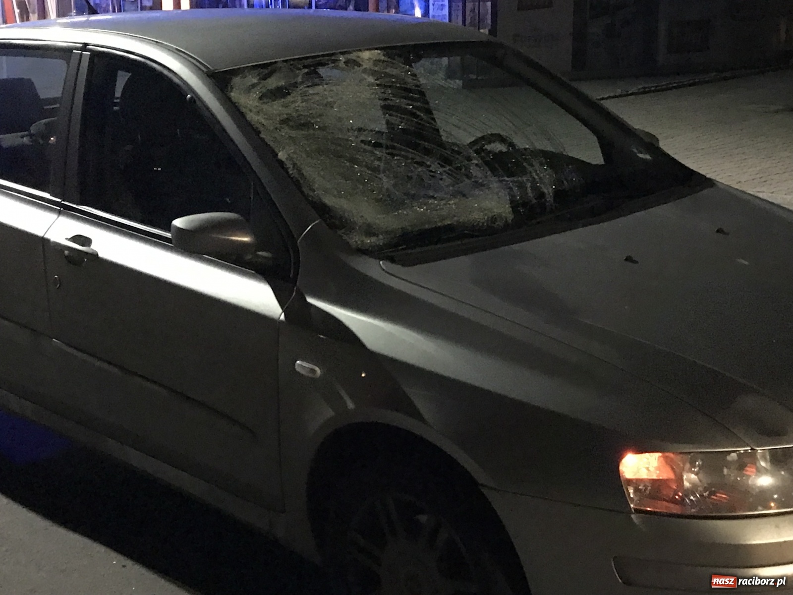 Zdjęcie w galerii na portalu naszraciborz.pl: Wypadek na ulicy Opawskiej [FOTO]  wiadomości z regionu