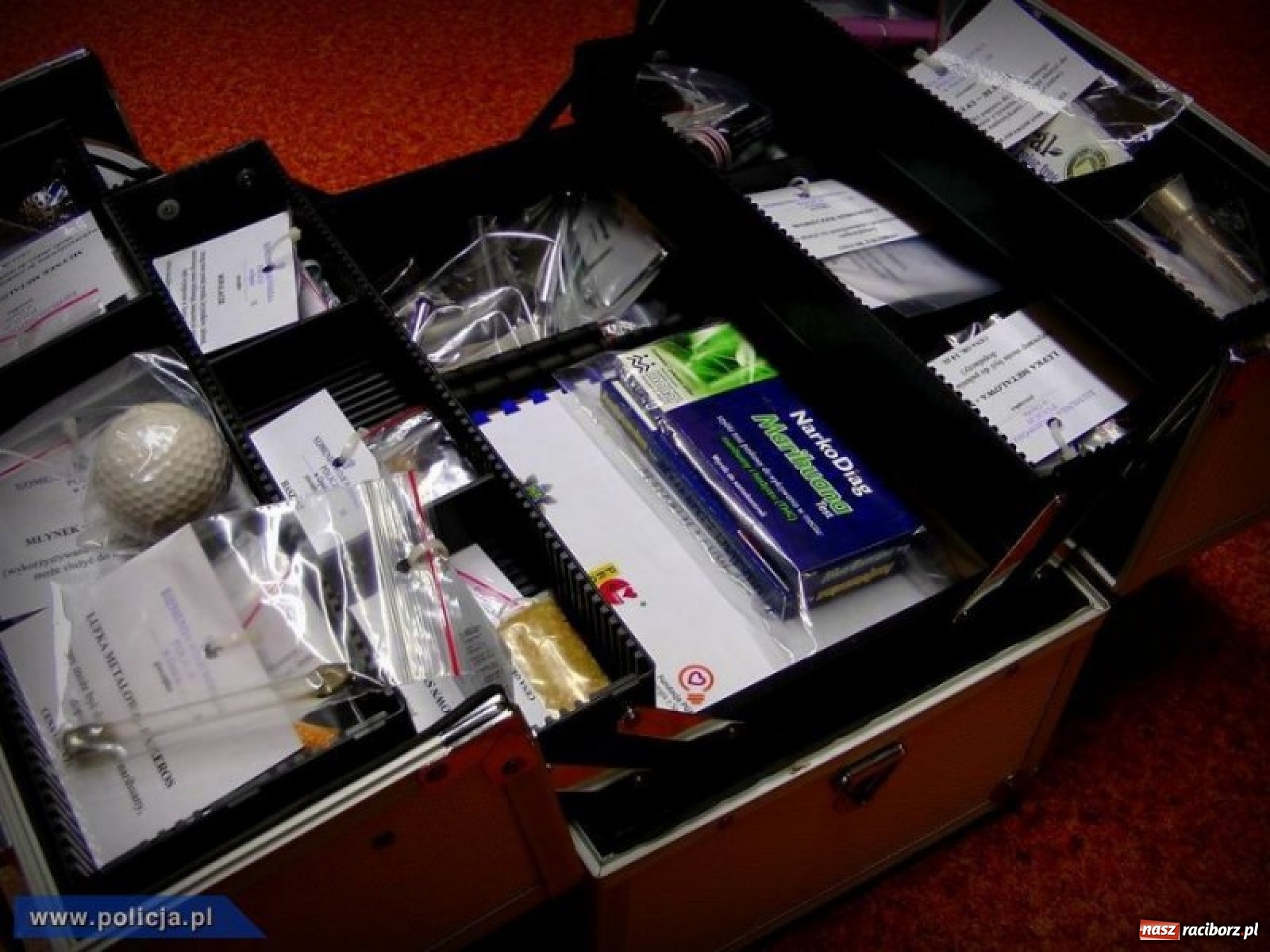Zdjęcie w galerii na portalu naszraciborz.pl: Profilaktyczna walizka narkotykowa trafi do Raciborza  wiadomości z regionu