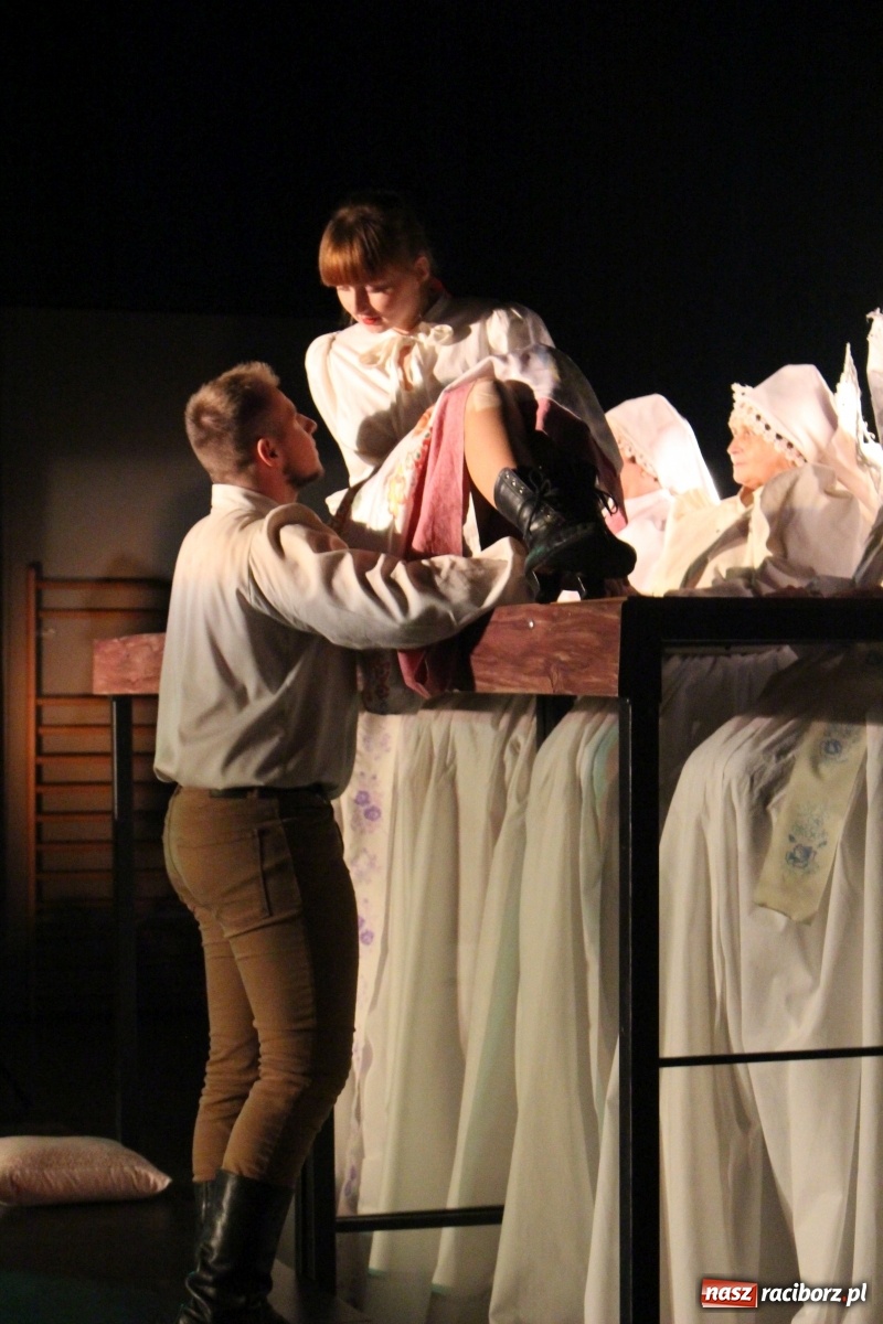 Zdjęcie w galerii na portalu naszraciborz.pl: SZAC. Teatr Polska w Nędzy  wiadomości z regionu