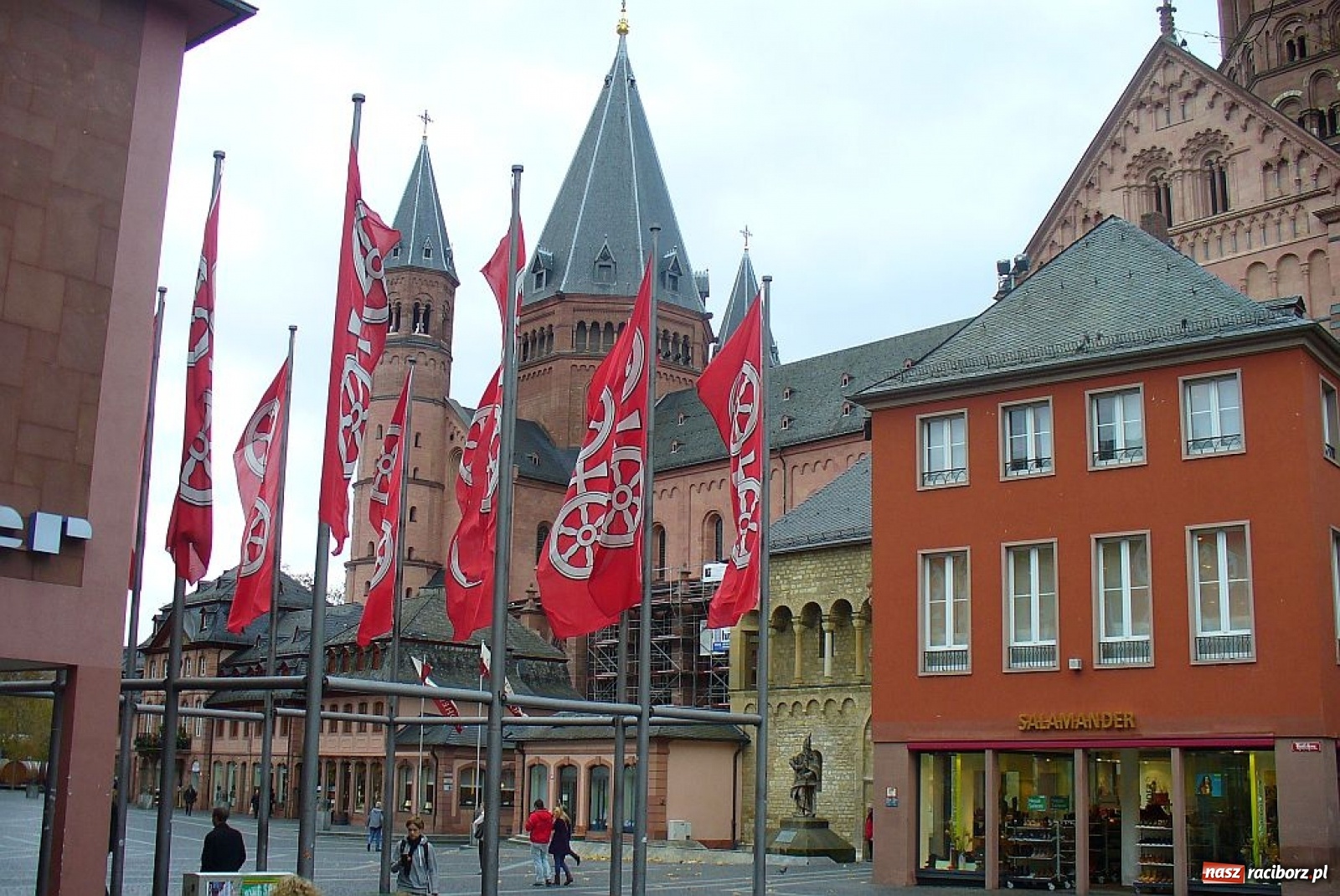 Zdjęcie w galerii na portalu naszraciborz.pl: Raciborzanie z wizytą w ZDF. Na żywo obserwowali realizację programu wiadomości z regionu