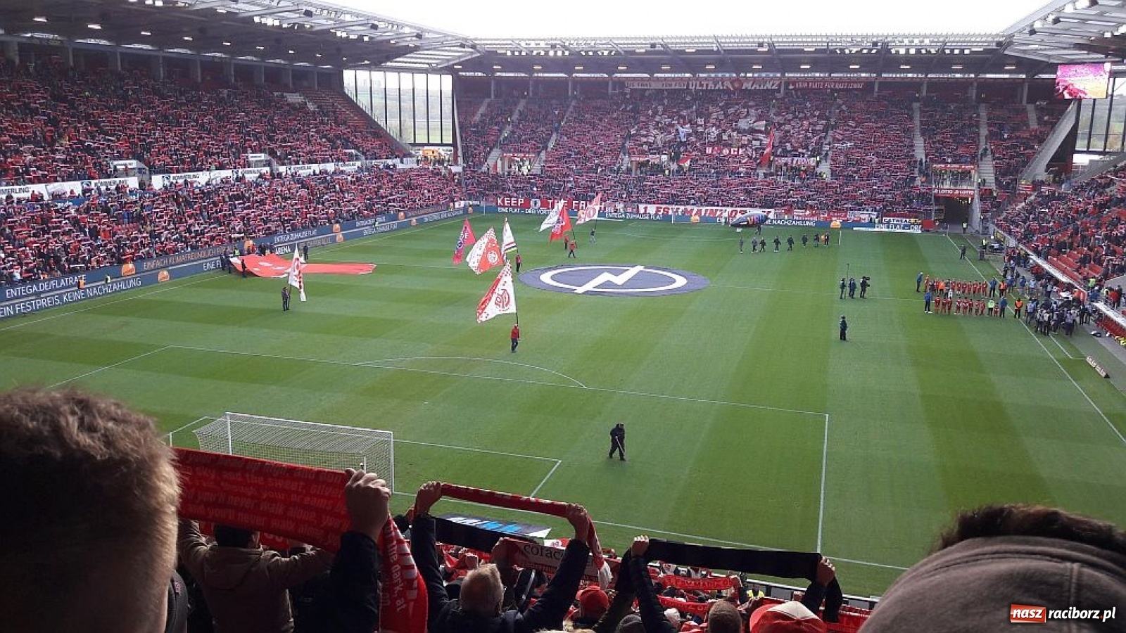 Zdjęcie w galerii na portalu naszraciborz.pl: Raciborzanie z wizytą w ZDF. Na żywo obserwowali realizację programu wiadomości z regionu