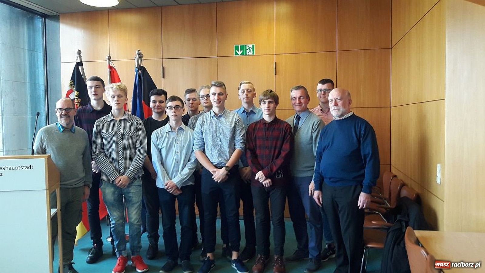 Zdjęcie w galerii na portalu naszraciborz.pl: Raciborzanie z wizytą w ZDF. Na żywo obserwowali realizację programu wiadomości z regionu