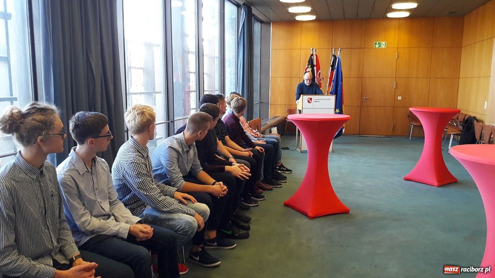 Zdjęcie w galerii na portalu naszraciborz.pl: Raciborzanie z wizytą w ZDF. Na żywo obserwowali realizację programu wiadomości z regionu