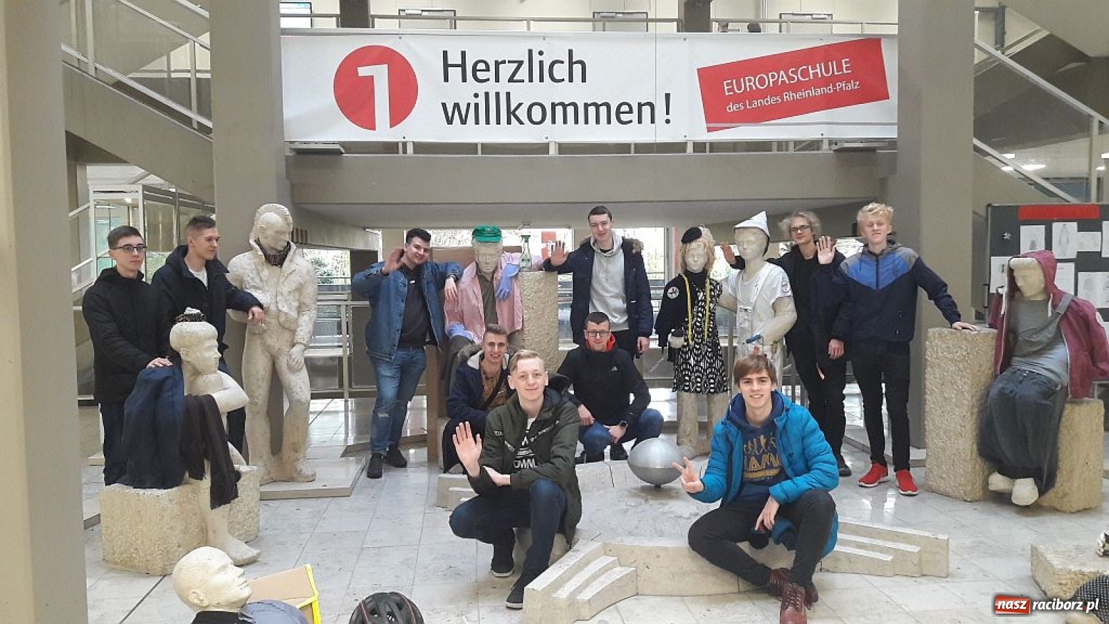 Zdjęcie w galerii na portalu naszraciborz.pl: Raciborzanie z wizytą w ZDF. Na żywo obserwowali realizację programu wiadomości z regionu