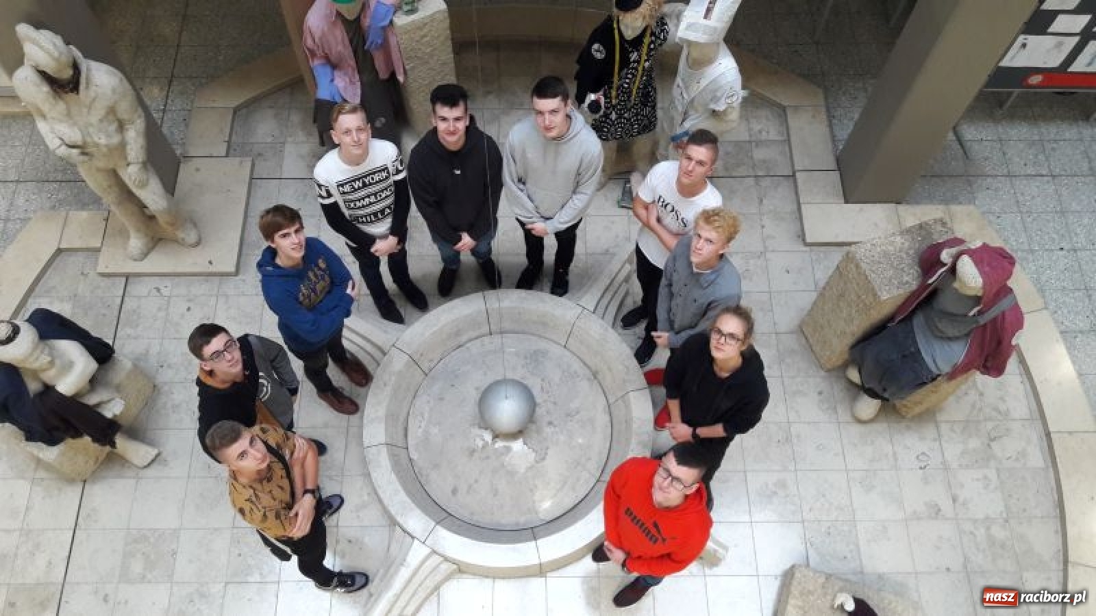 Zdjęcie w galerii na portalu naszraciborz.pl: Raciborzanie z wizytą w ZDF. Na żywo obserwowali realizację programu wiadomości z regionu