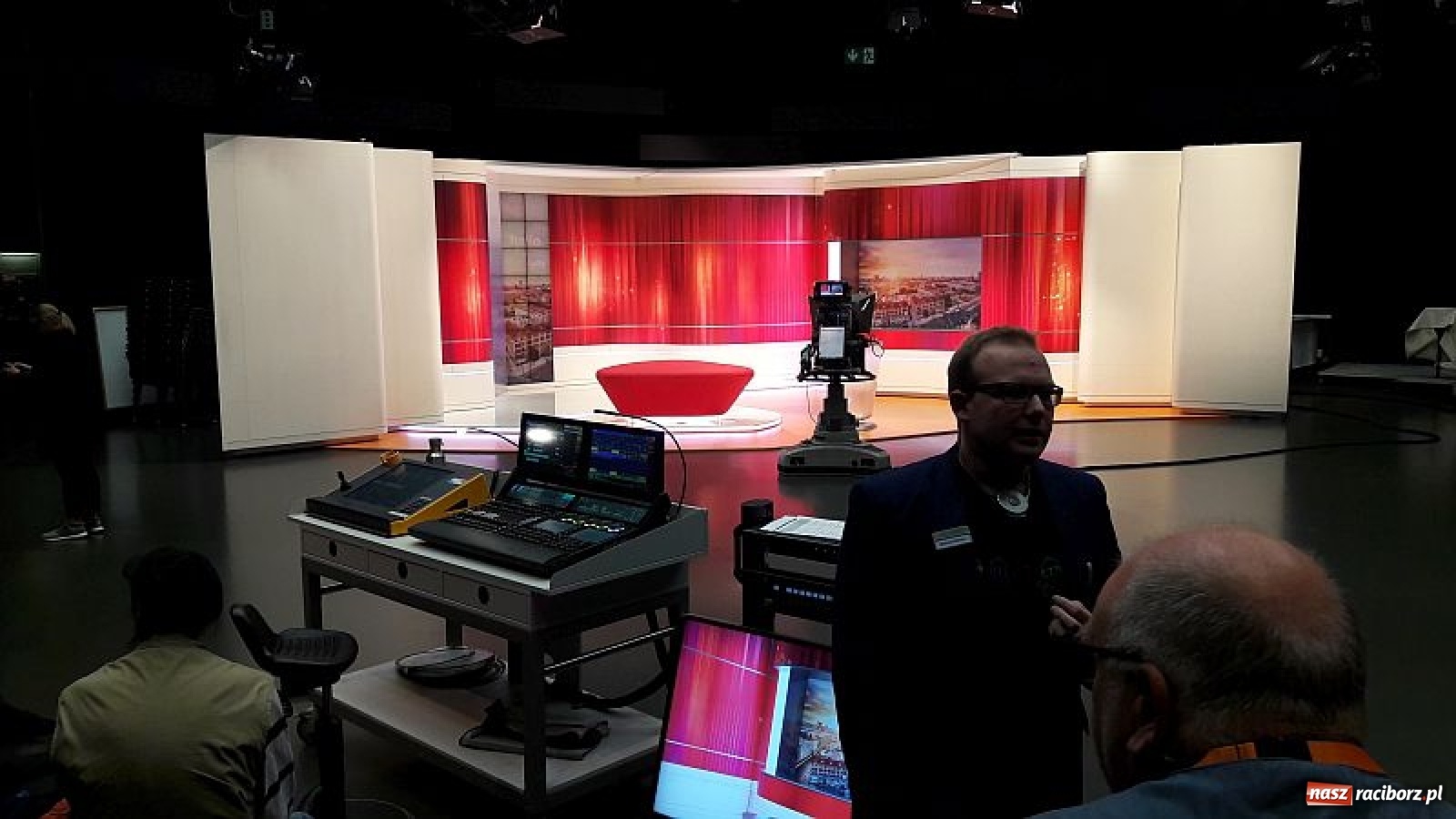 Zdjęcie w galerii na portalu naszraciborz.pl: Raciborzanie z wizytą w ZDF. Na żywo obserwowali realizację programu wiadomości z regionu