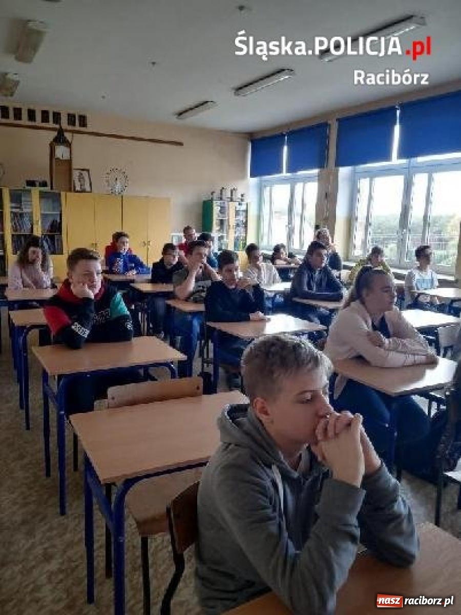 Zdjęcie w galerii na portalu naszraciborz.pl: Raciborscy policjanci na spotkaniach z młodzieżą wiadomości z regionu