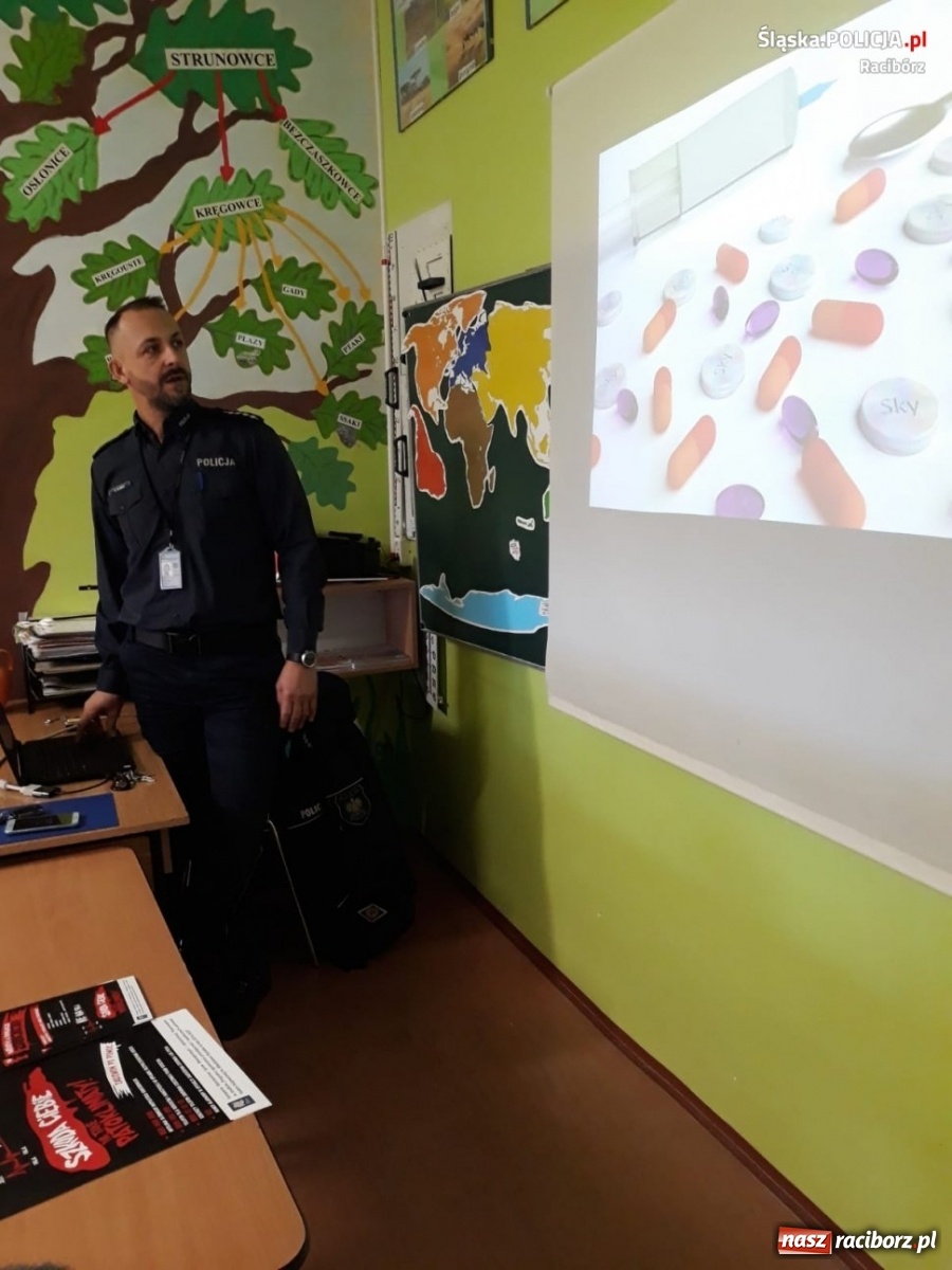 Zdjęcie w galerii na portalu naszraciborz.pl: Raciborscy policjanci na spotkaniach z młodzieżą wiadomości z regionu