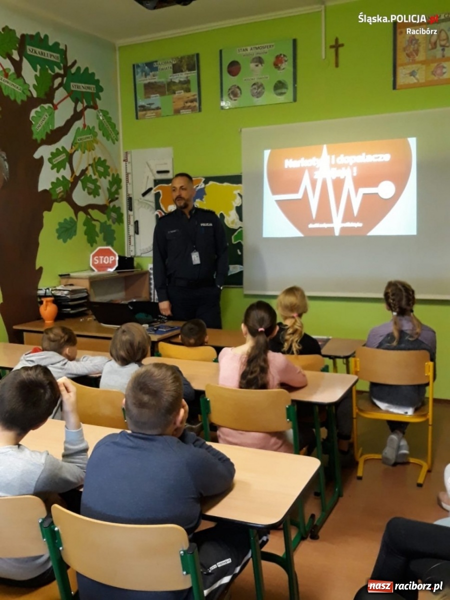 Zdjęcie w galerii na portalu naszraciborz.pl: Raciborscy policjanci na spotkaniach z młodzieżą wiadomości z regionu