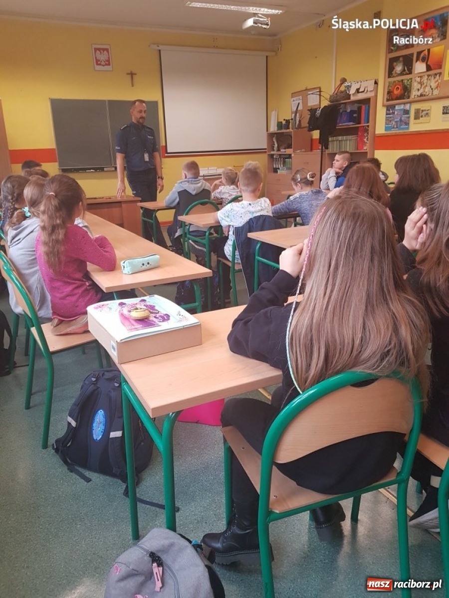 Zdjęcie w galerii na portalu naszraciborz.pl: Raciborscy policjanci na spotkaniach z młodzieżą wiadomości z regionu