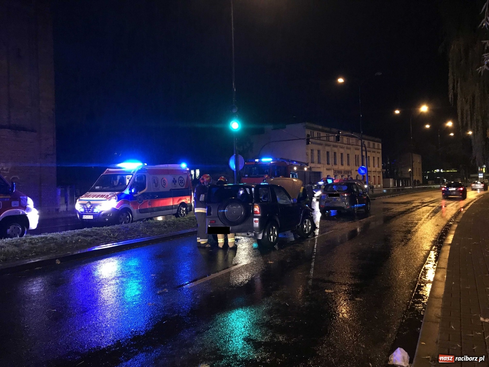 Zdjęcie w galerii na portalu naszraciborz.pl: Zderzenie trzech pojazdów na Odrostradzie wiadomości z regionu