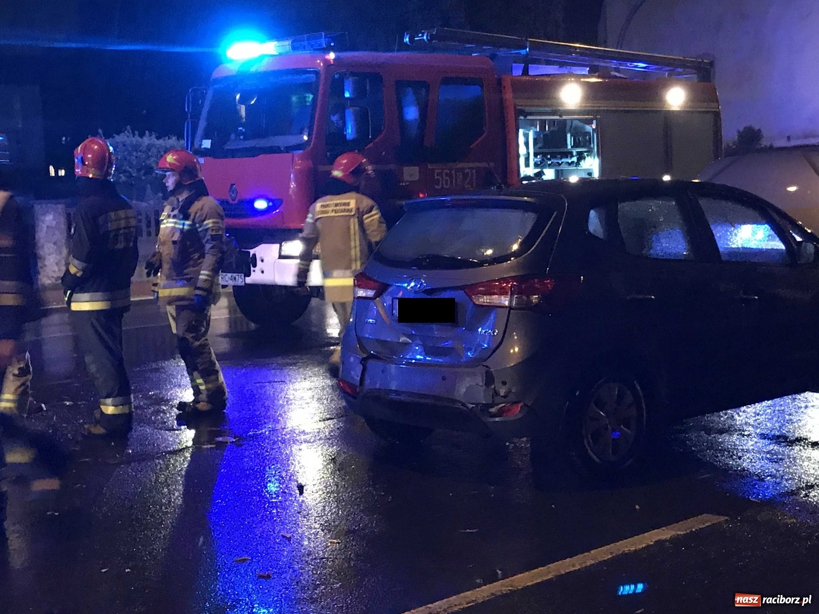 Zdjęcie w galerii na portalu naszraciborz.pl: Zderzenie trzech pojazdów na Odrostradzie wiadomości z regionu