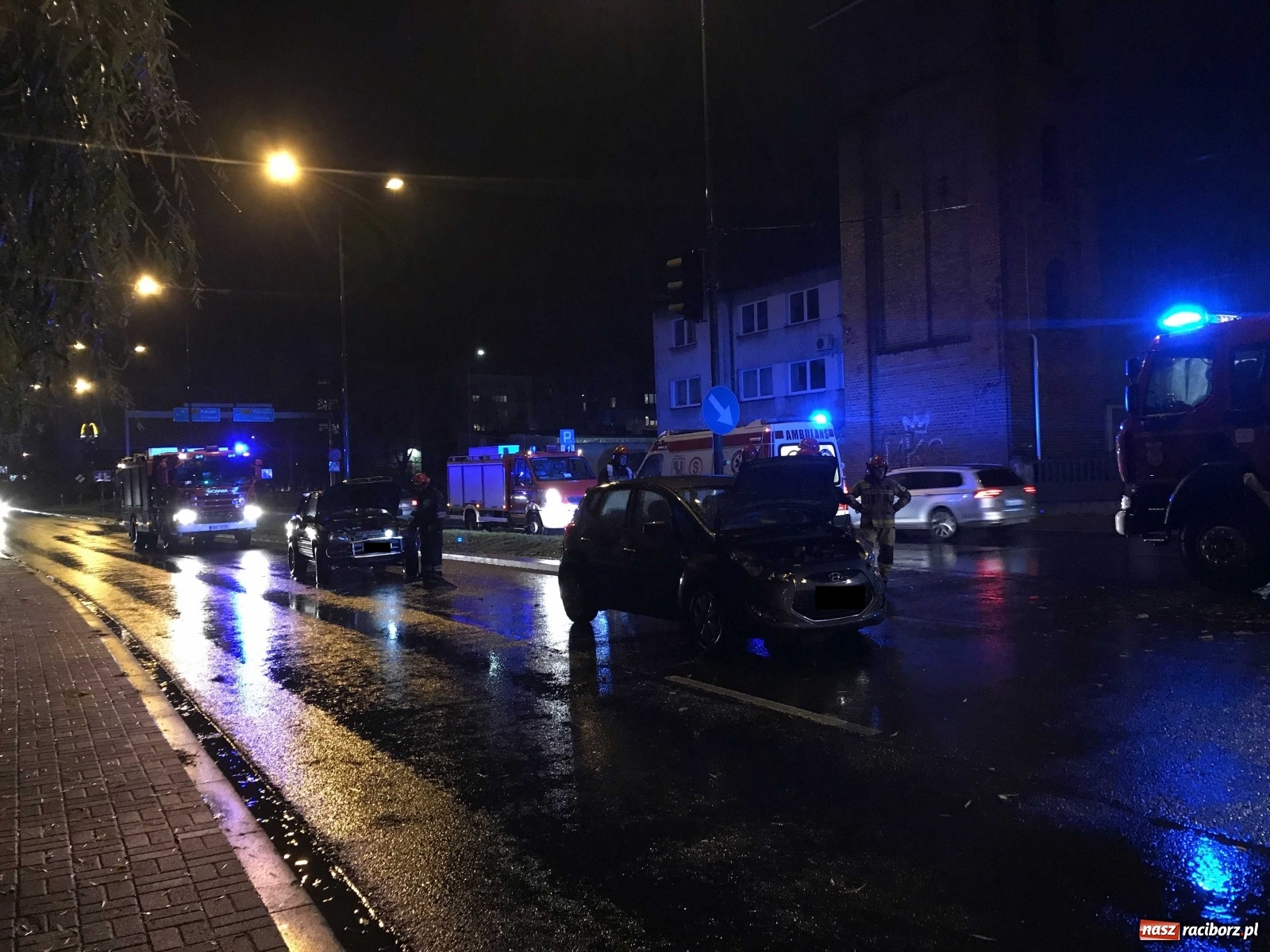 Zdjęcie w galerii na portalu naszraciborz.pl: Zderzenie trzech pojazdów na Odrostradzie wiadomości z regionu