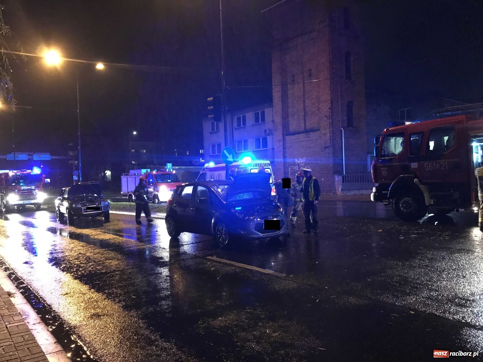 Zdjęcie w galerii na portalu naszraciborz.pl: Zderzenie trzech pojazdów na Odrostradzie wiadomości z regionu