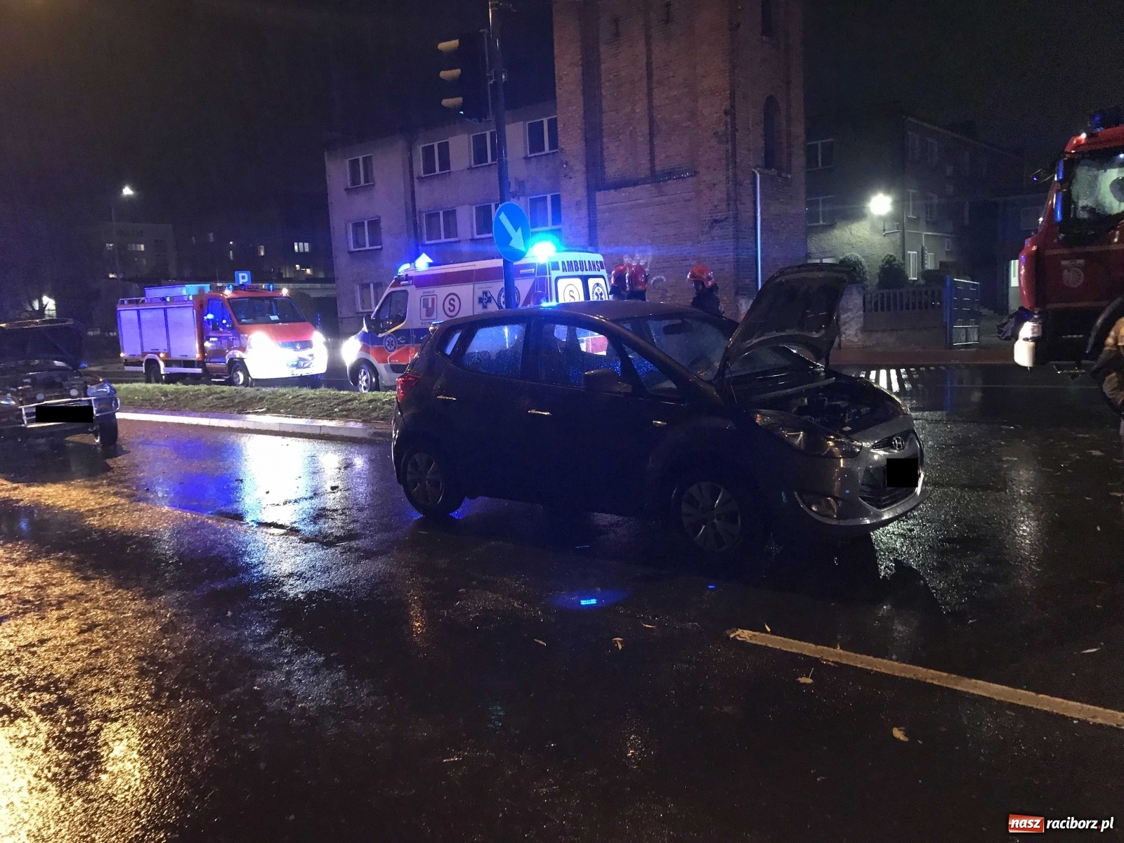 Zdjęcie w galerii na portalu naszraciborz.pl: Zderzenie trzech pojazdów na Odrostradzie wiadomości z regionu