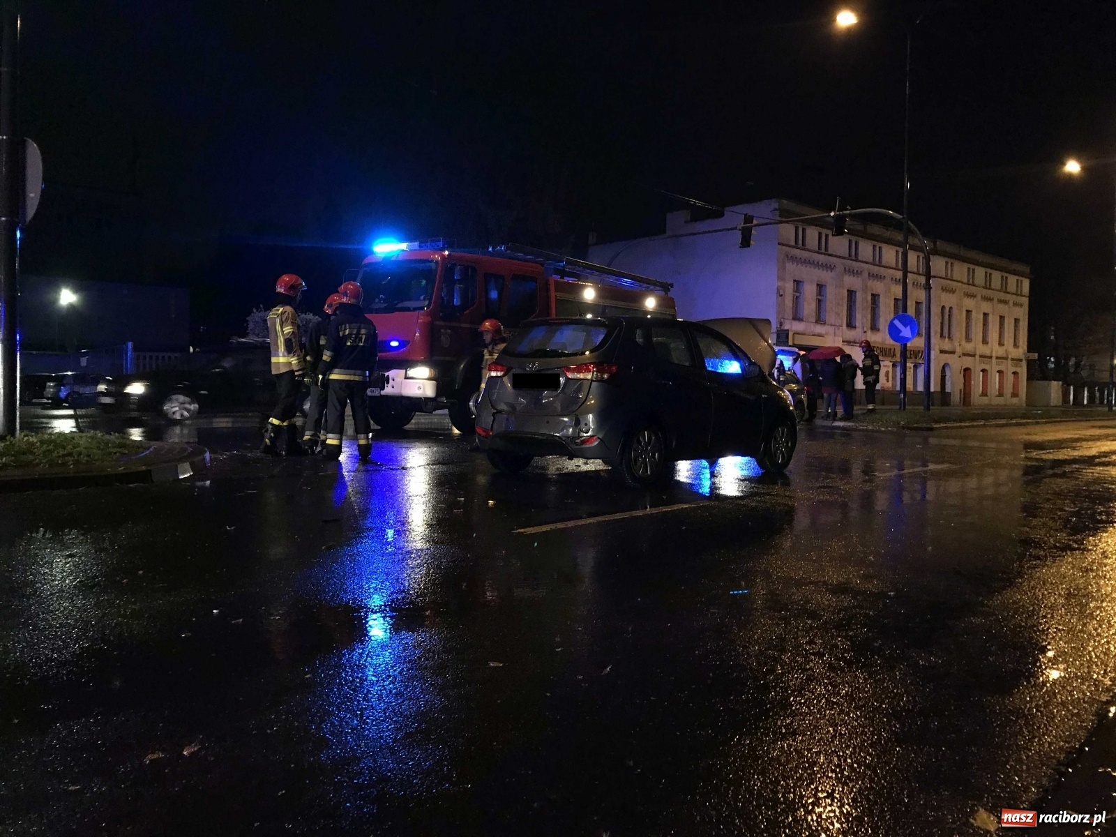 Zdjęcie w galerii na portalu naszraciborz.pl: Zderzenie trzech pojazdów na Odrostradzie wiadomości z regionu