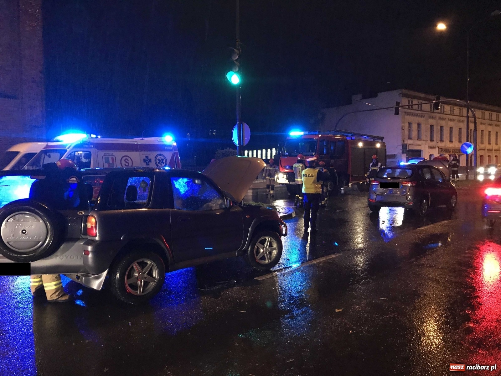 Zdjęcie w galerii na portalu naszraciborz.pl: Zderzenie trzech pojazdów na Odrostradzie wiadomości z regionu