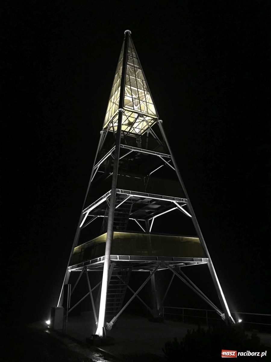 Zdjęcie w galerii na portalu naszraciborz.pl: Wieża widokowa w Pogrzebieniu ma oświetlenie  wiadomości z regionu