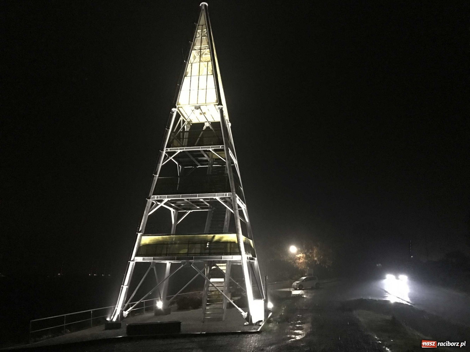 Zdjęcie w galerii na portalu naszraciborz.pl: Wieża widokowa w Pogrzebieniu ma oświetlenie  wiadomości z regionu