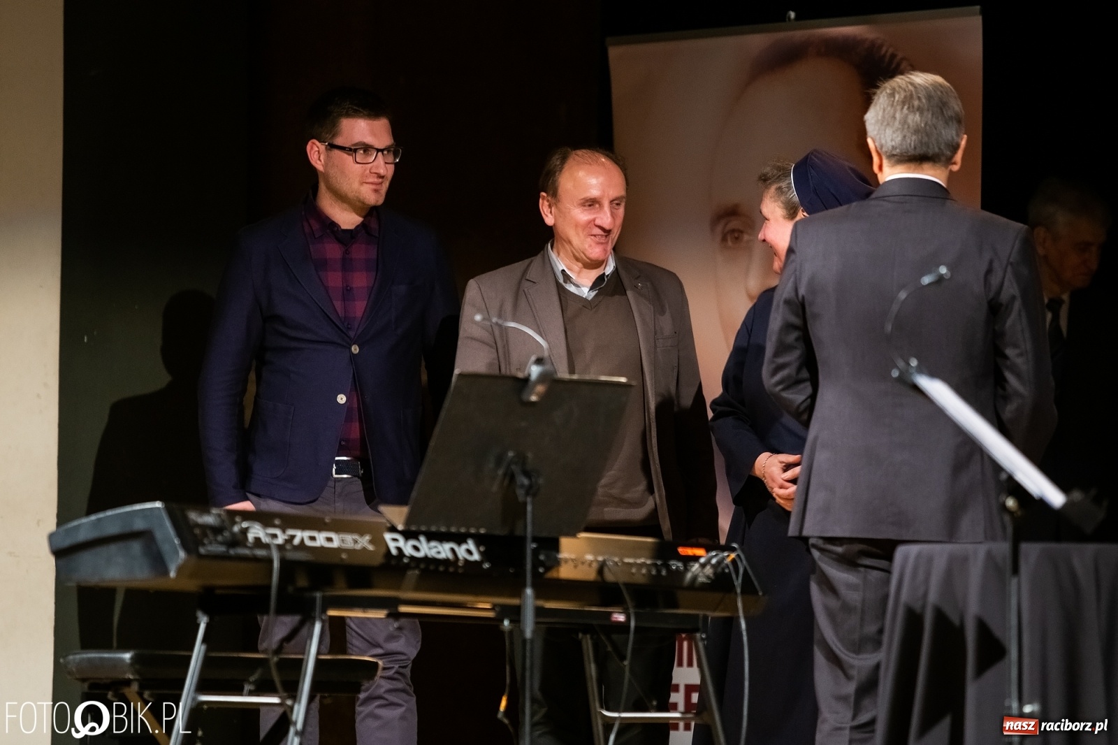 Zdjęcie w galerii na portalu naszraciborz.pl: Wręczono kolejne medale ks. Stefana Pieczki wiadomości z regionu