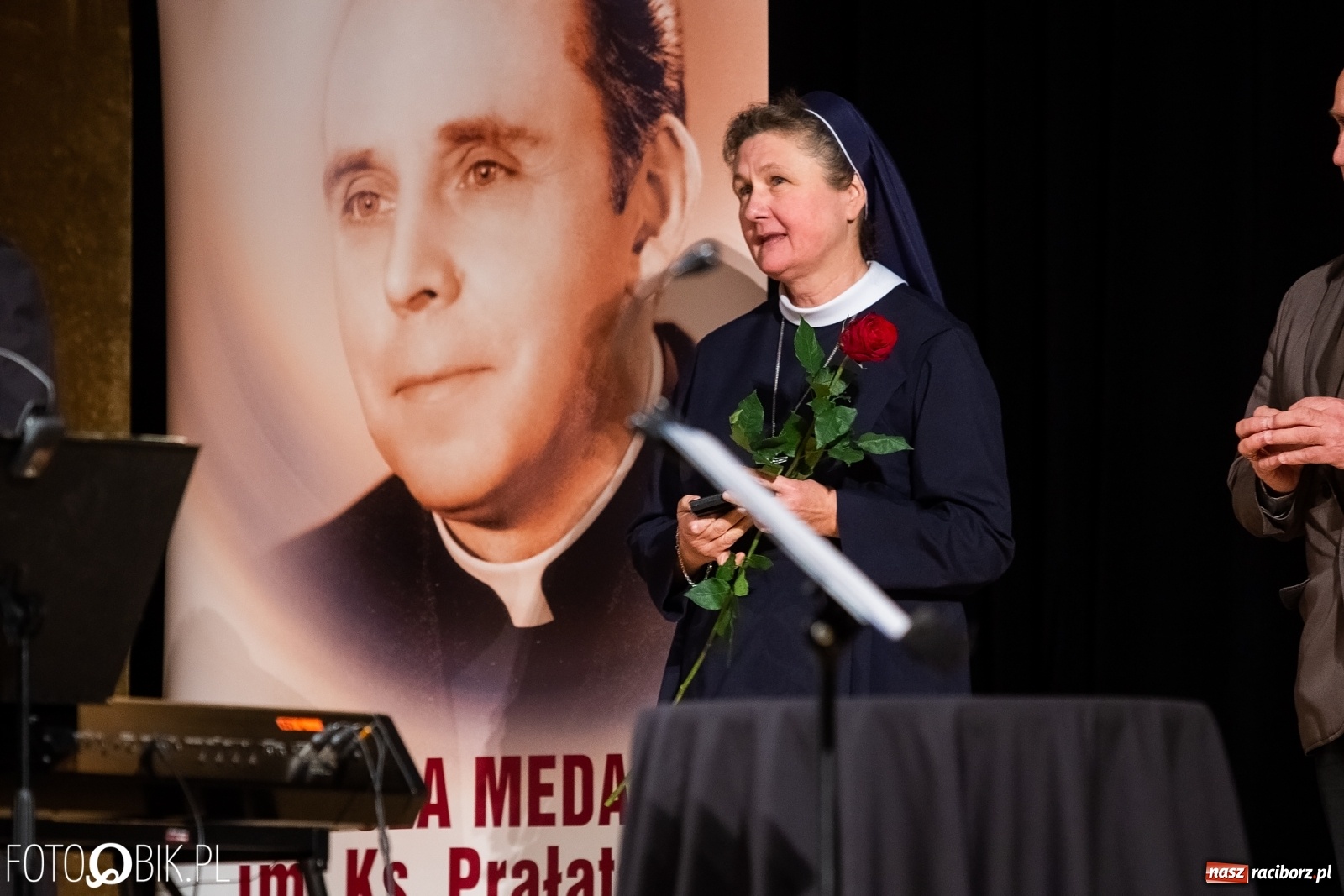 Zdjęcie w galerii na portalu naszraciborz.pl: Wręczono kolejne medale ks. Stefana Pieczki wiadomości z regionu