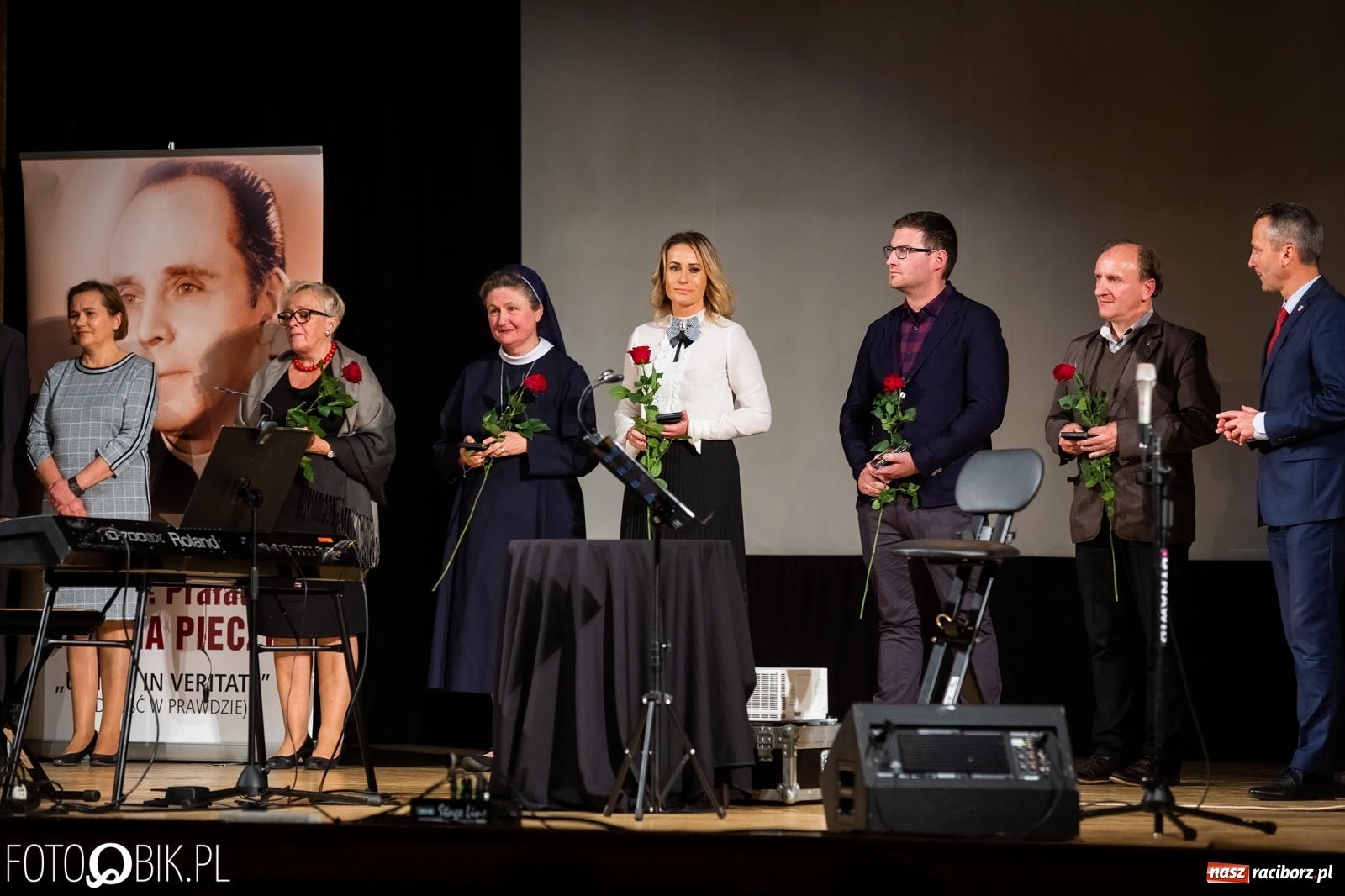 Zdjęcie w galerii na portalu naszraciborz.pl: Wręczono kolejne medale ks. Stefana Pieczki wiadomości z regionu