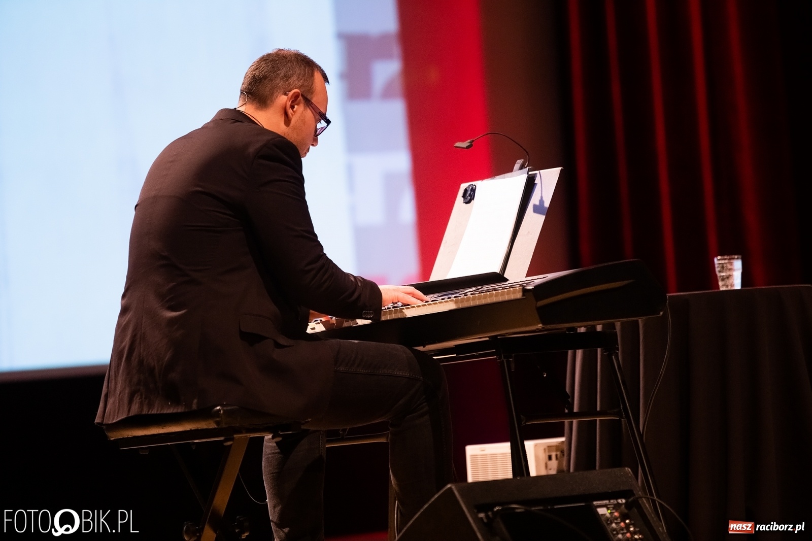 Zdjęcie w galerii na portalu naszraciborz.pl: Wręczono kolejne medale ks. Stefana Pieczki wiadomości z regionu