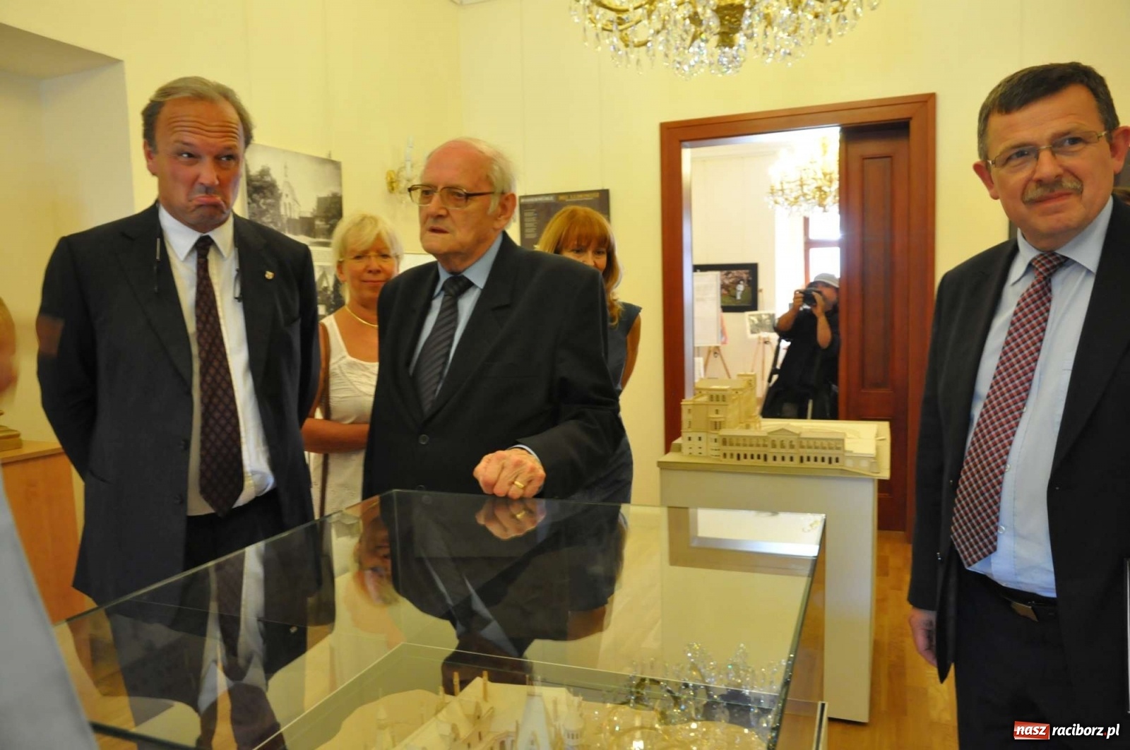 Zdjęcie w galerii na portalu naszraciborz.pl: Kto ma prawo do polskiej korony? Jak się okazuje obecny książę raciborski!  wiadomości z regionu