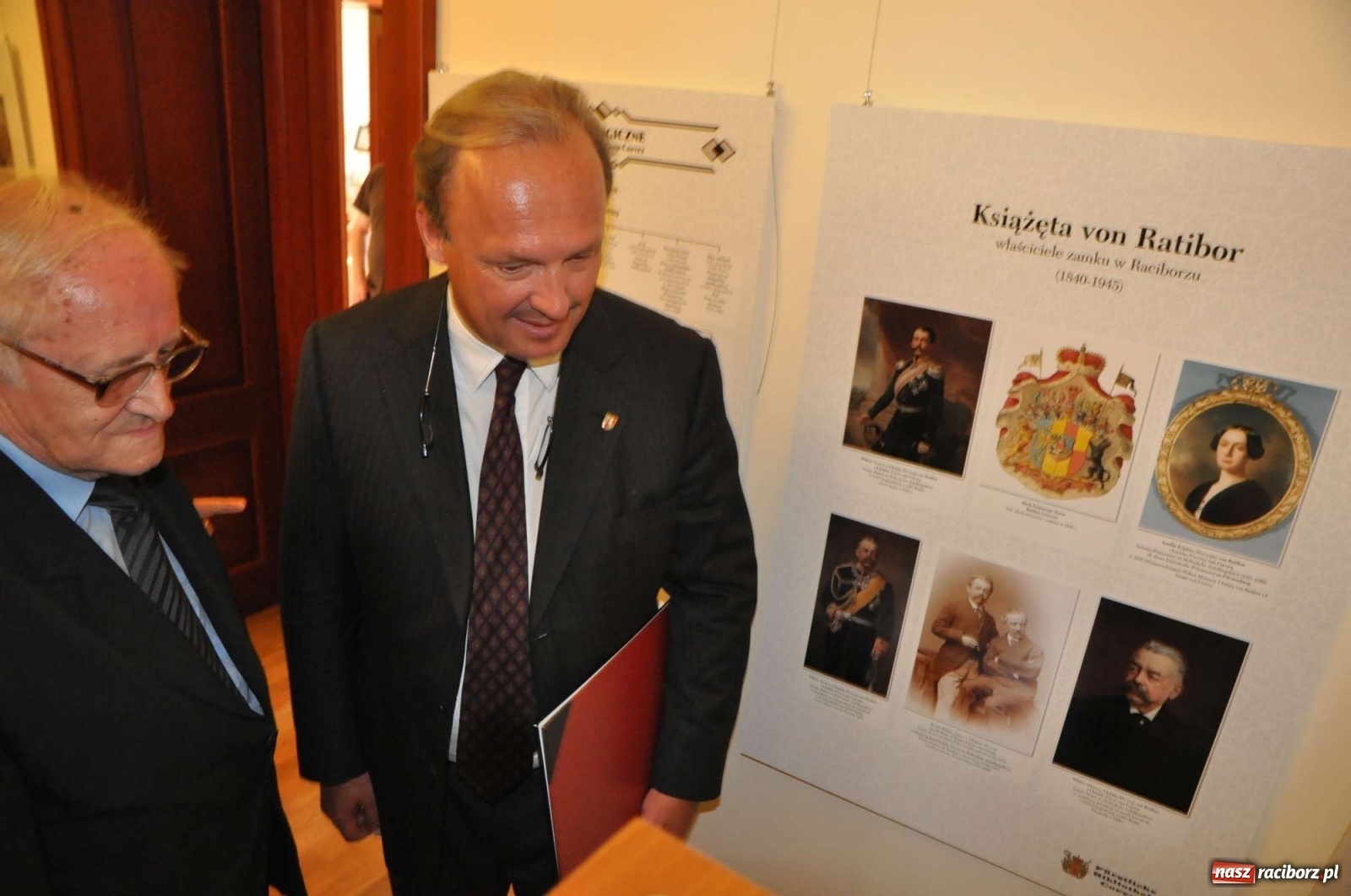 Zdjęcie w galerii na portalu naszraciborz.pl: Kto ma prawo do polskiej korony? Jak się okazuje obecny książę raciborski!  wiadomości z regionu