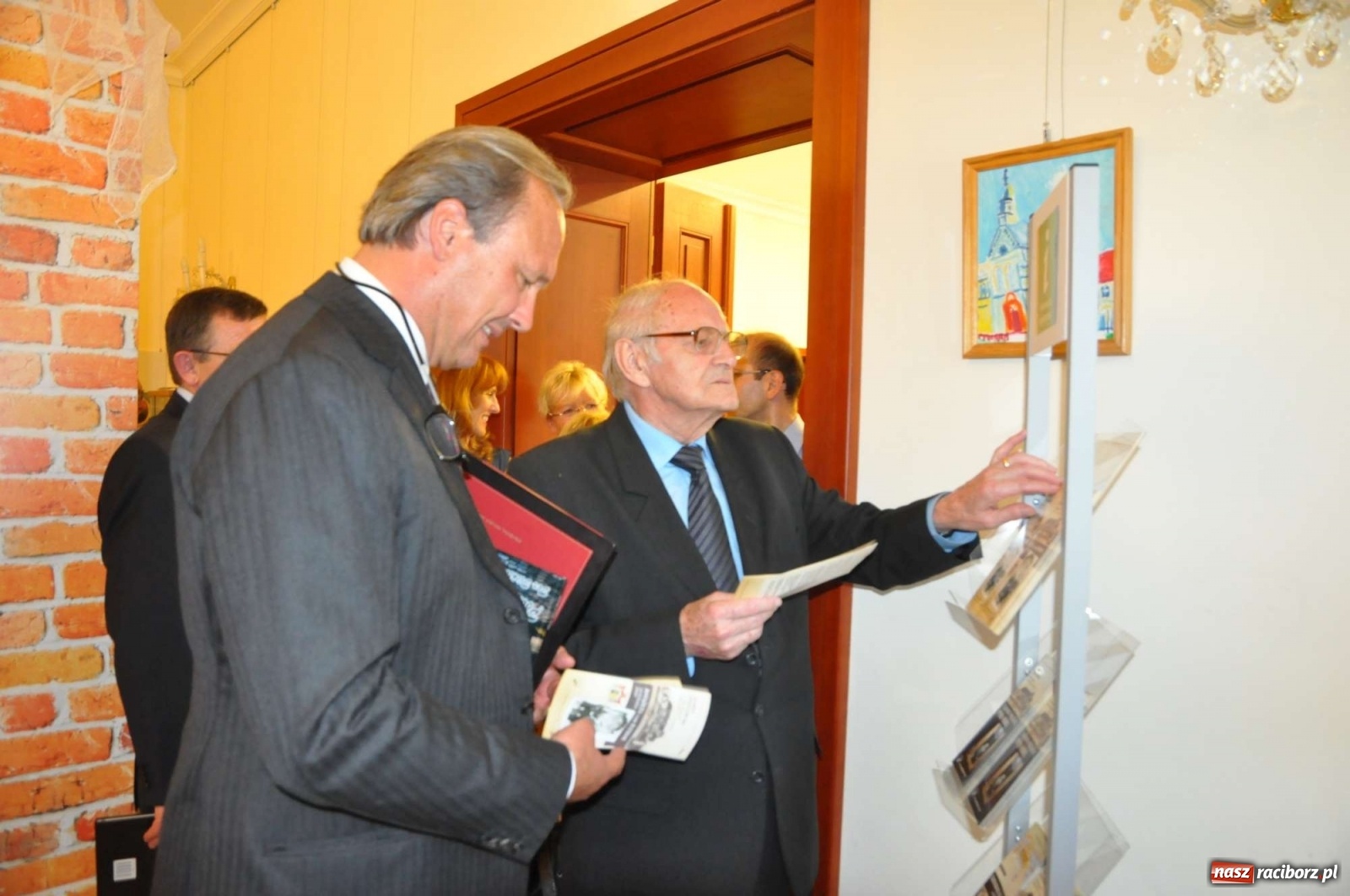 Zdjęcie w galerii na portalu naszraciborz.pl: Kto ma prawo do polskiej korony? Jak się okazuje obecny książę raciborski!  wiadomości z regionu