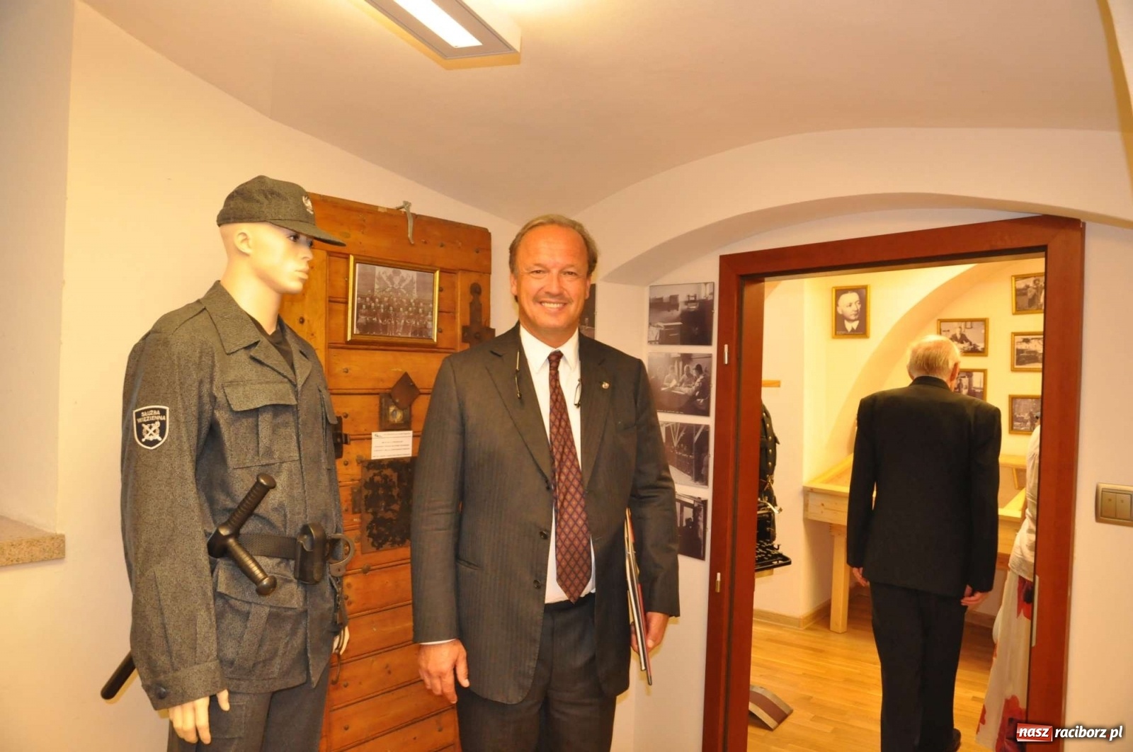 Zdjęcie w galerii na portalu naszraciborz.pl: Kto ma prawo do polskiej korony? Jak się okazuje obecny książę raciborski!  wiadomości z regionu