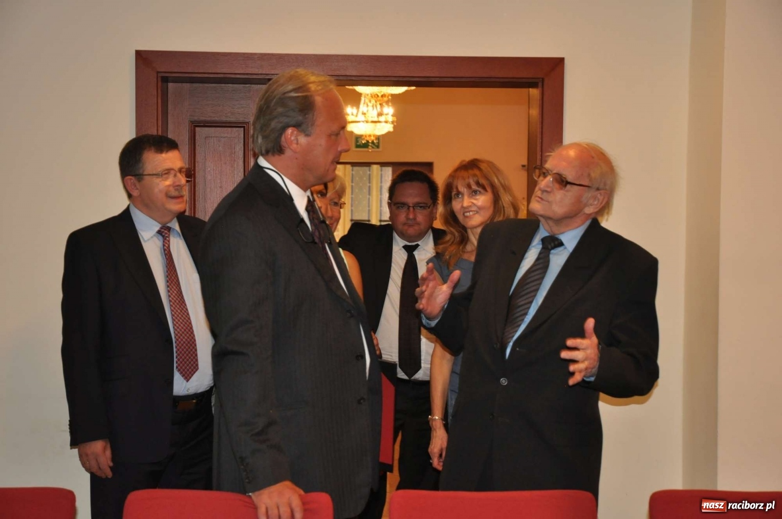 Zdjęcie w galerii na portalu naszraciborz.pl: Kto ma prawo do polskiej korony? Jak się okazuje obecny książę raciborski!  wiadomości z regionu