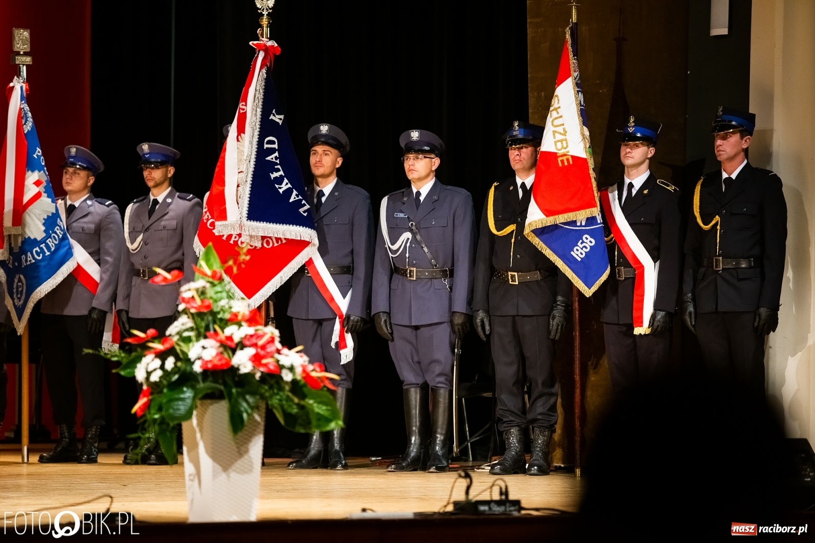 Zdjęcie w galerii na portalu naszraciborz.pl: Uroczysty apel z okazji Narodowego Święta Niepodległości i Dnia Służby Cywilnej wiadomości z regionu