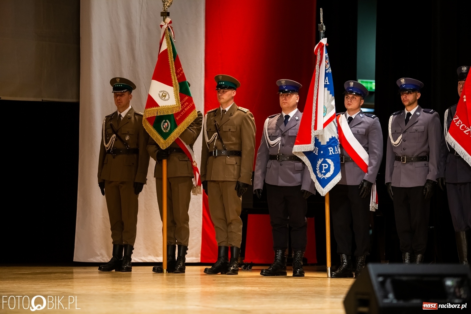 Zdjęcie w galerii na portalu naszraciborz.pl: Uroczysty apel z okazji Narodowego Święta Niepodległości i Dnia Służby Cywilnej wiadomości z regionu