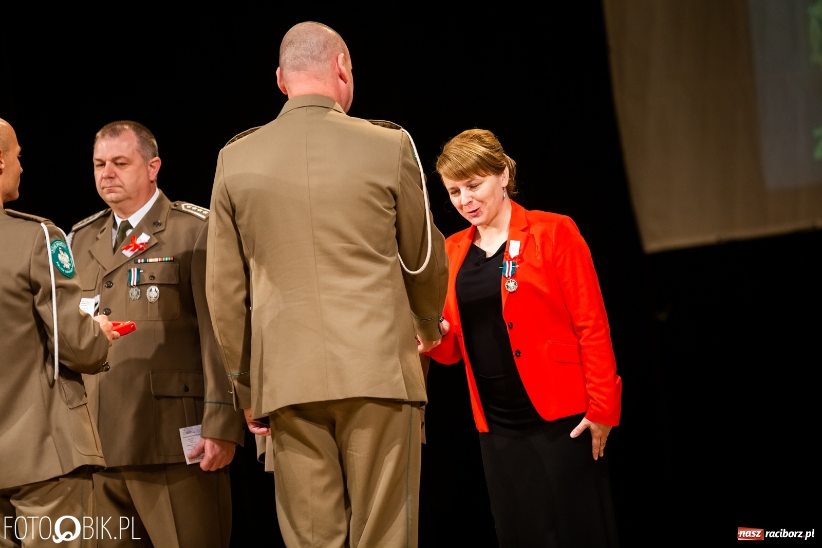 Zdjęcie w galerii na portalu naszraciborz.pl: Uroczysty apel z okazji Narodowego Święta Niepodległości i Dnia Służby Cywilnej wiadomości z regionu