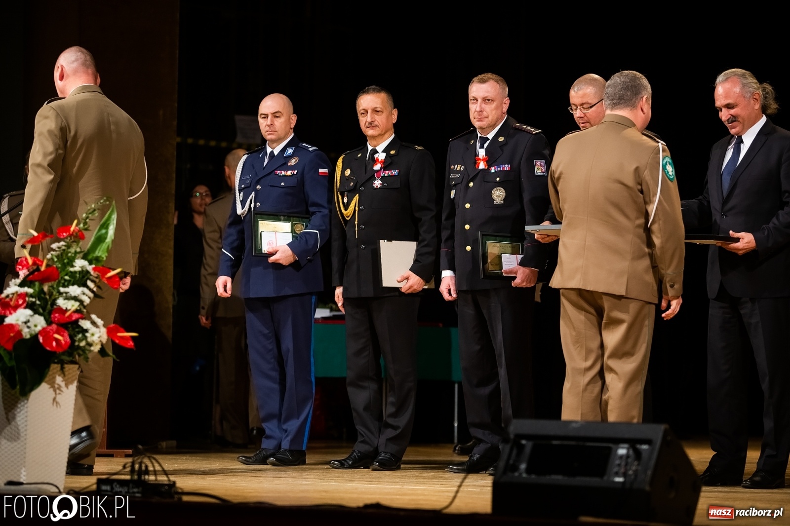 Zdjęcie w galerii na portalu naszraciborz.pl: Uroczysty apel z okazji Narodowego Święta Niepodległości i Dnia Służby Cywilnej wiadomości z regionu