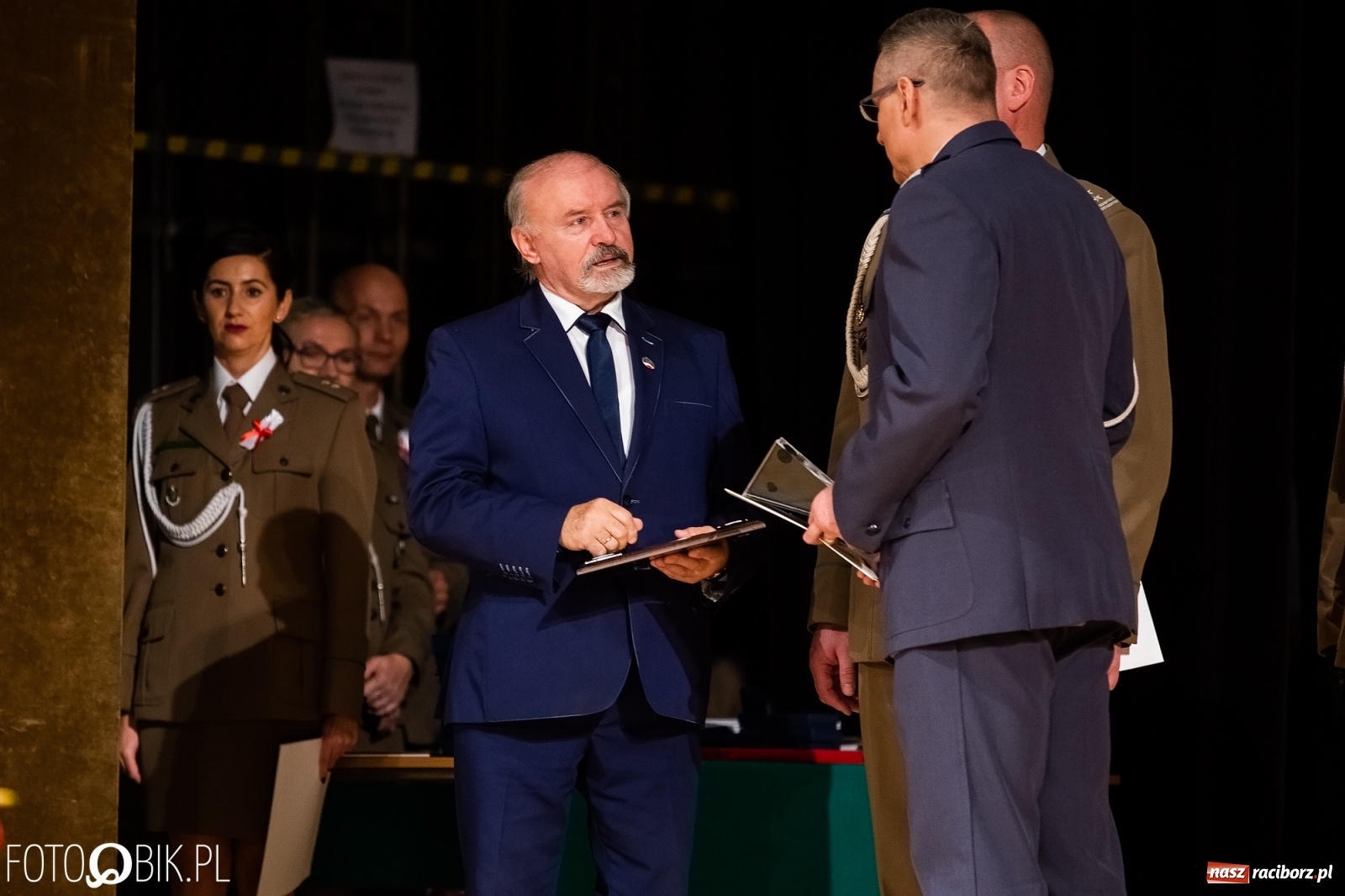 Zdjęcie w galerii na portalu naszraciborz.pl: Uroczysty apel z okazji Narodowego Święta Niepodległości i Dnia Służby Cywilnej wiadomości z regionu